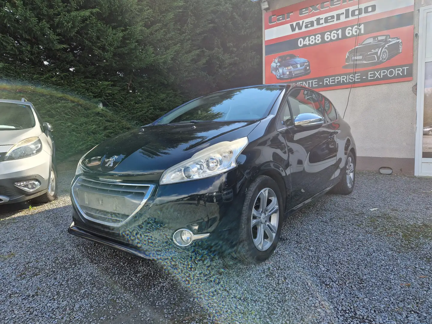 Peugeot 208 1.4i Allure Negro - 1