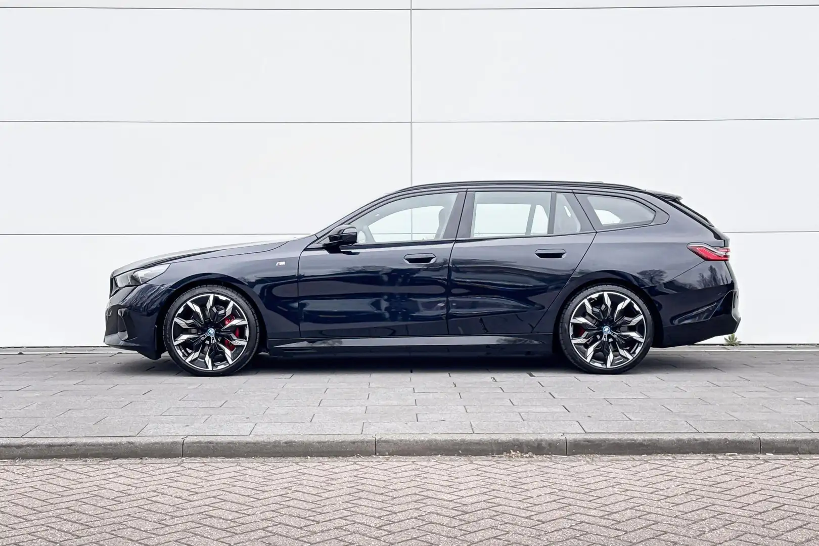 BMW i5 Touring eDrive40 M Sport Edition | Selections Zwart - 2