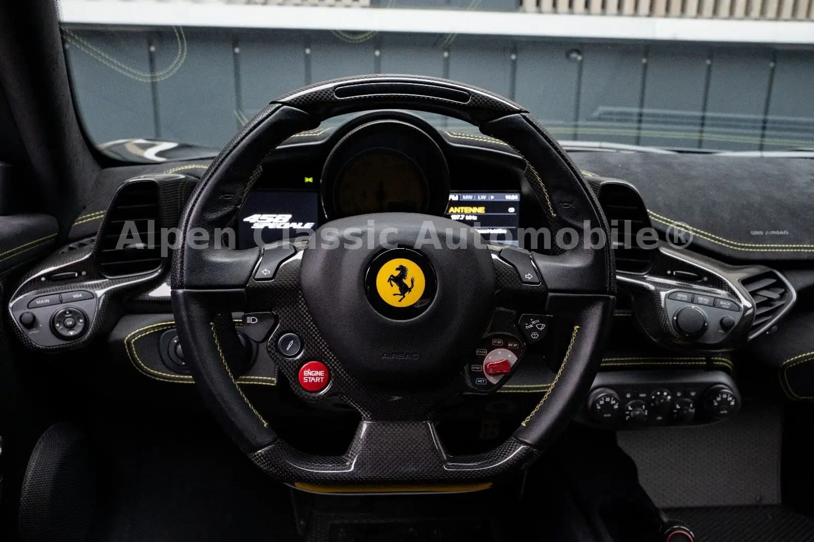 Ferrari 458 Speciale Carbon, Lift, Kamera Schwarz - 2