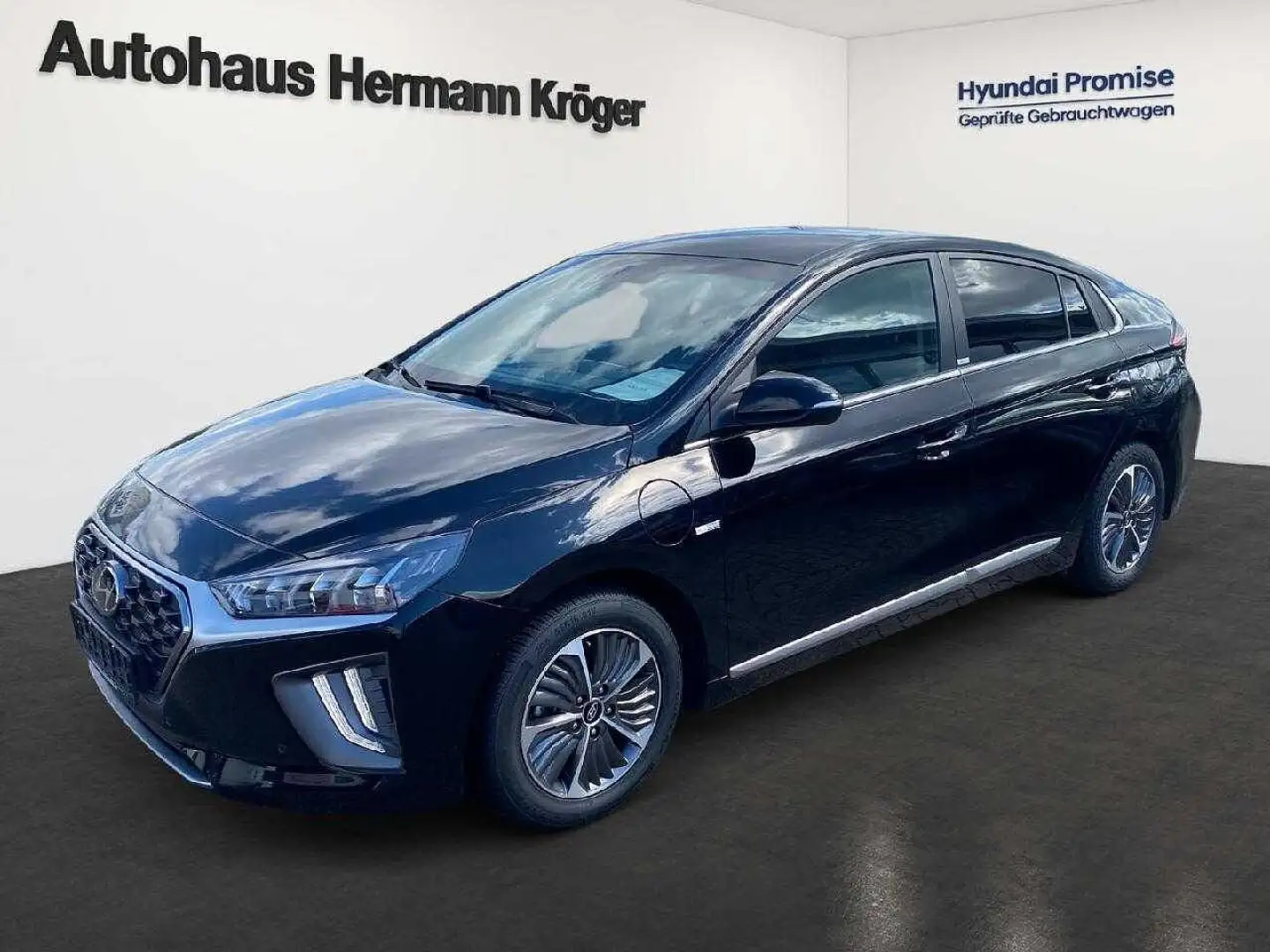 Hyundai IONIQ Style Plug-In Hybrid Schwarz - 1