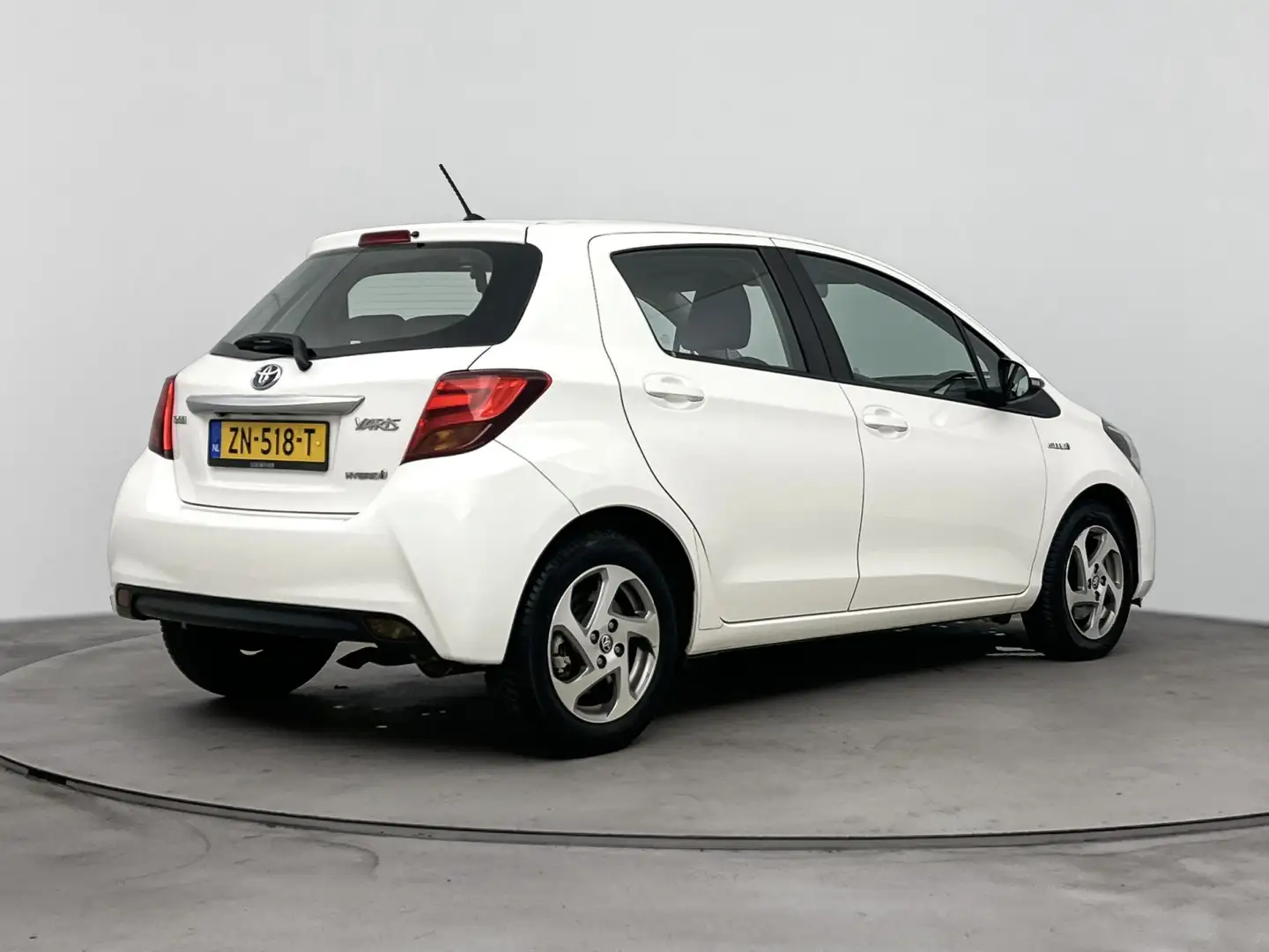 Toyota Yaris 1.5 Hybrid Lease Limited | Airco | LM Velgen | Ach Blanc - 2