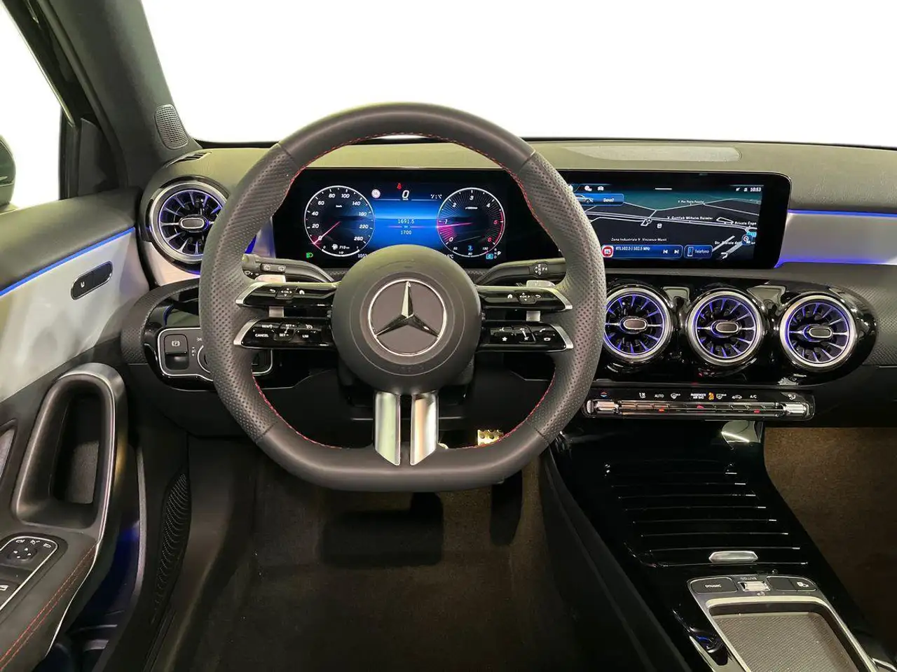 Mercedes-Benz A-Class 2026 — фото 11