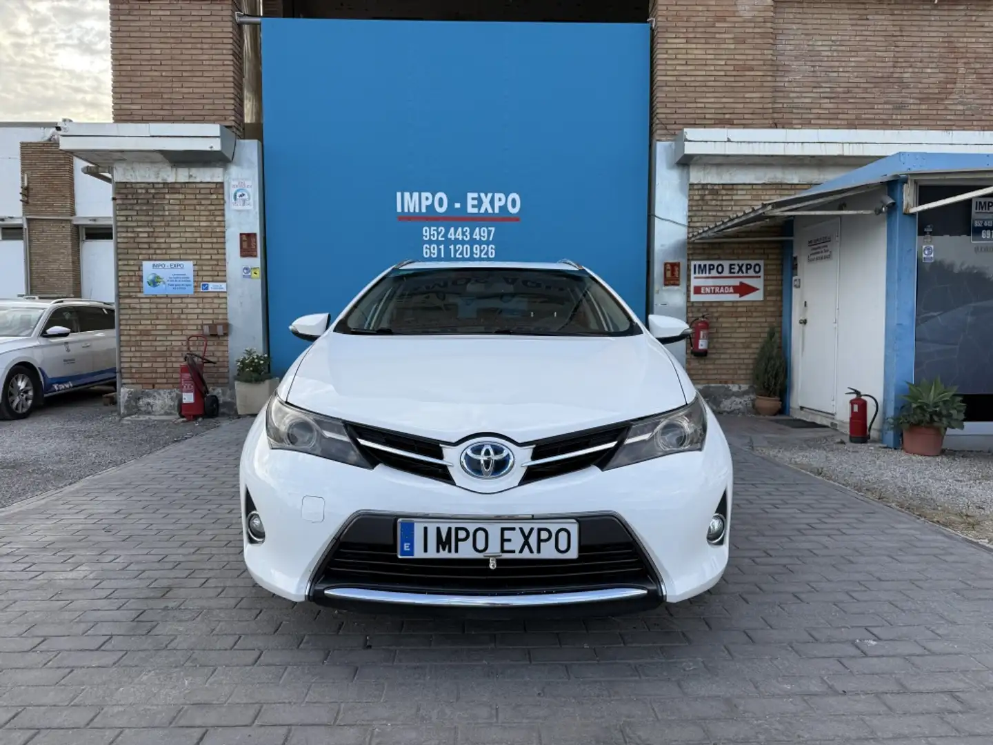 Toyota Auris Touring Sports hybrid Advance Blanco - 2