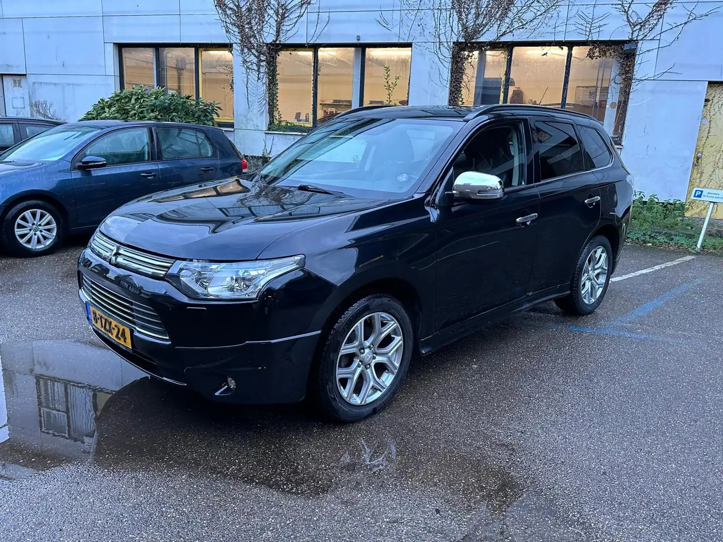 Mitsubishi Outlander 2.0 PHEV Instyle+ Zwart - 1