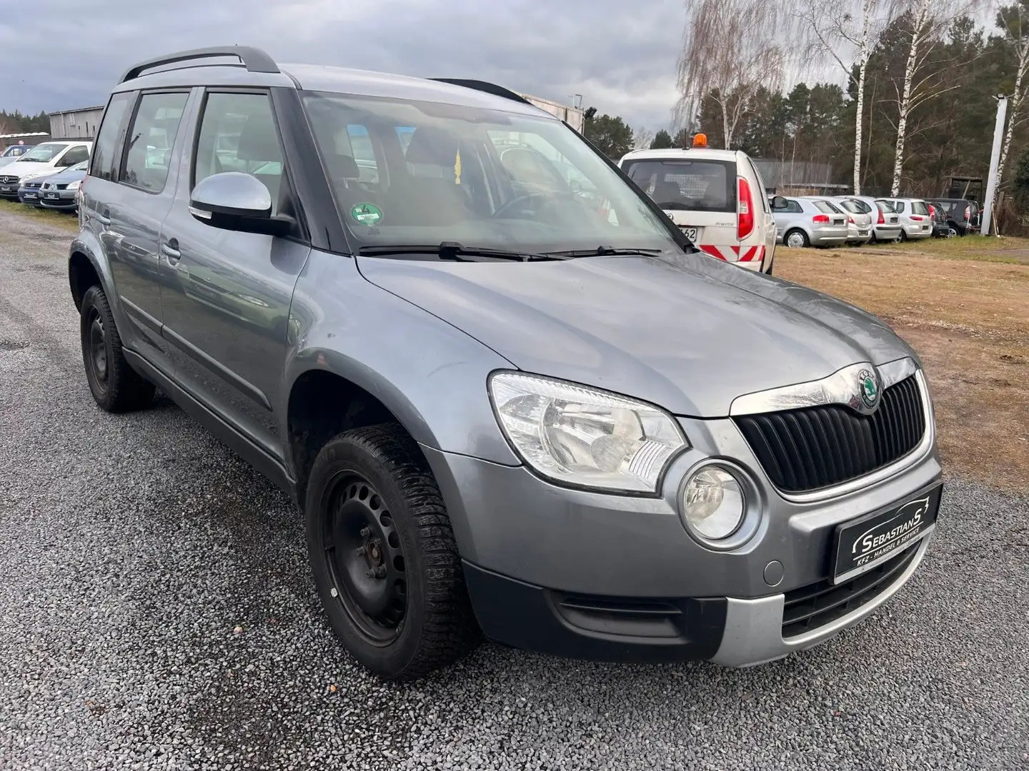 Skoda Yeti 2.0 TDI Klima Navi Tempomat Tüv 08/24 Silber - 1