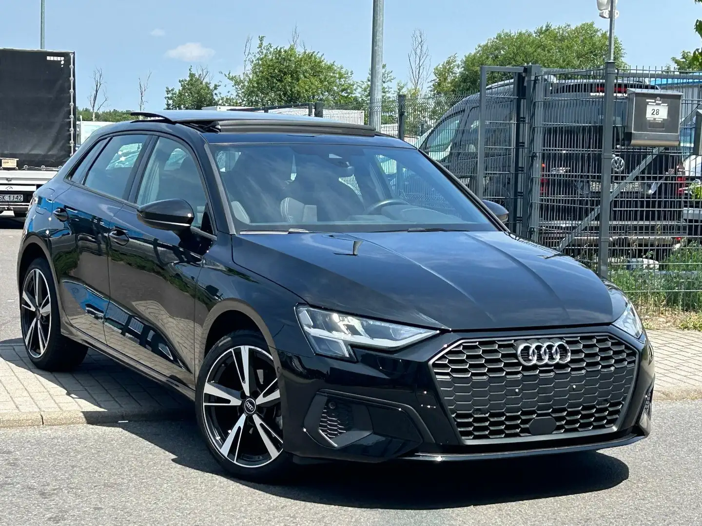 Audi A3 Sportback 30 TFSI 2x S-Line Black Pano Virtua Schwarz - 1