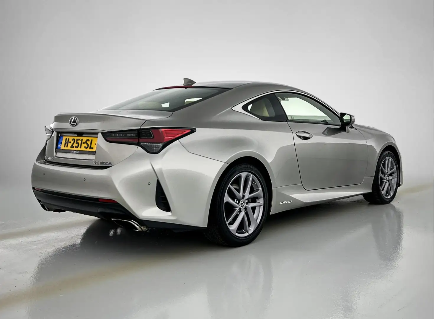Lexus RC 300h Luxury Line Grau - 2