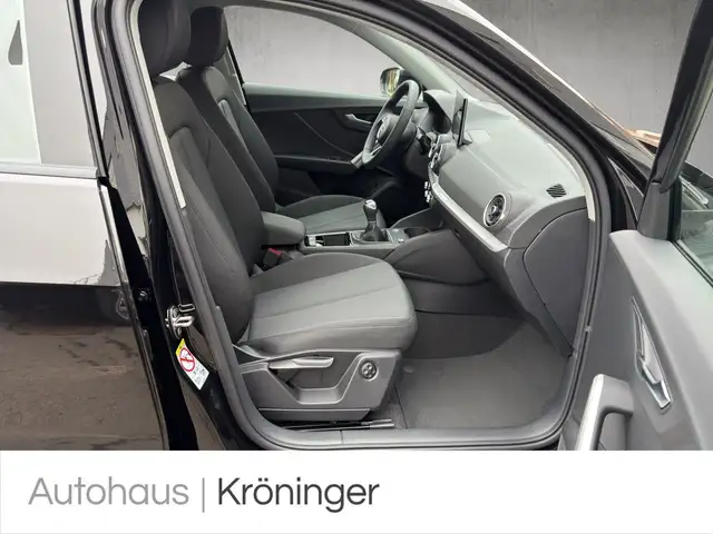 Audi Q2 view 9