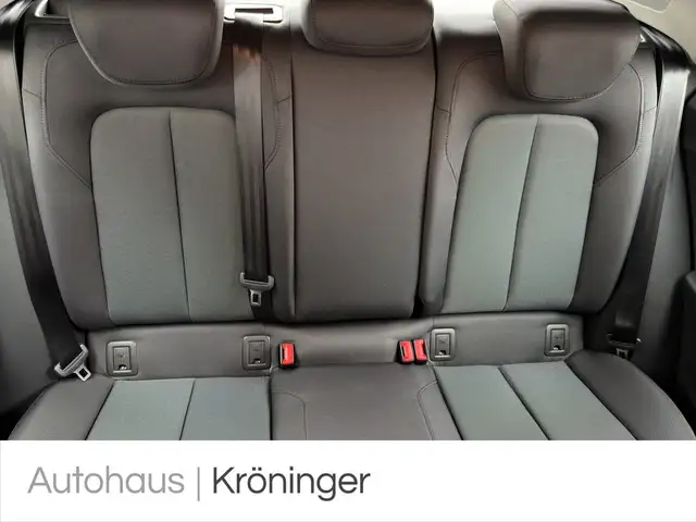 Audi Q2 view 10