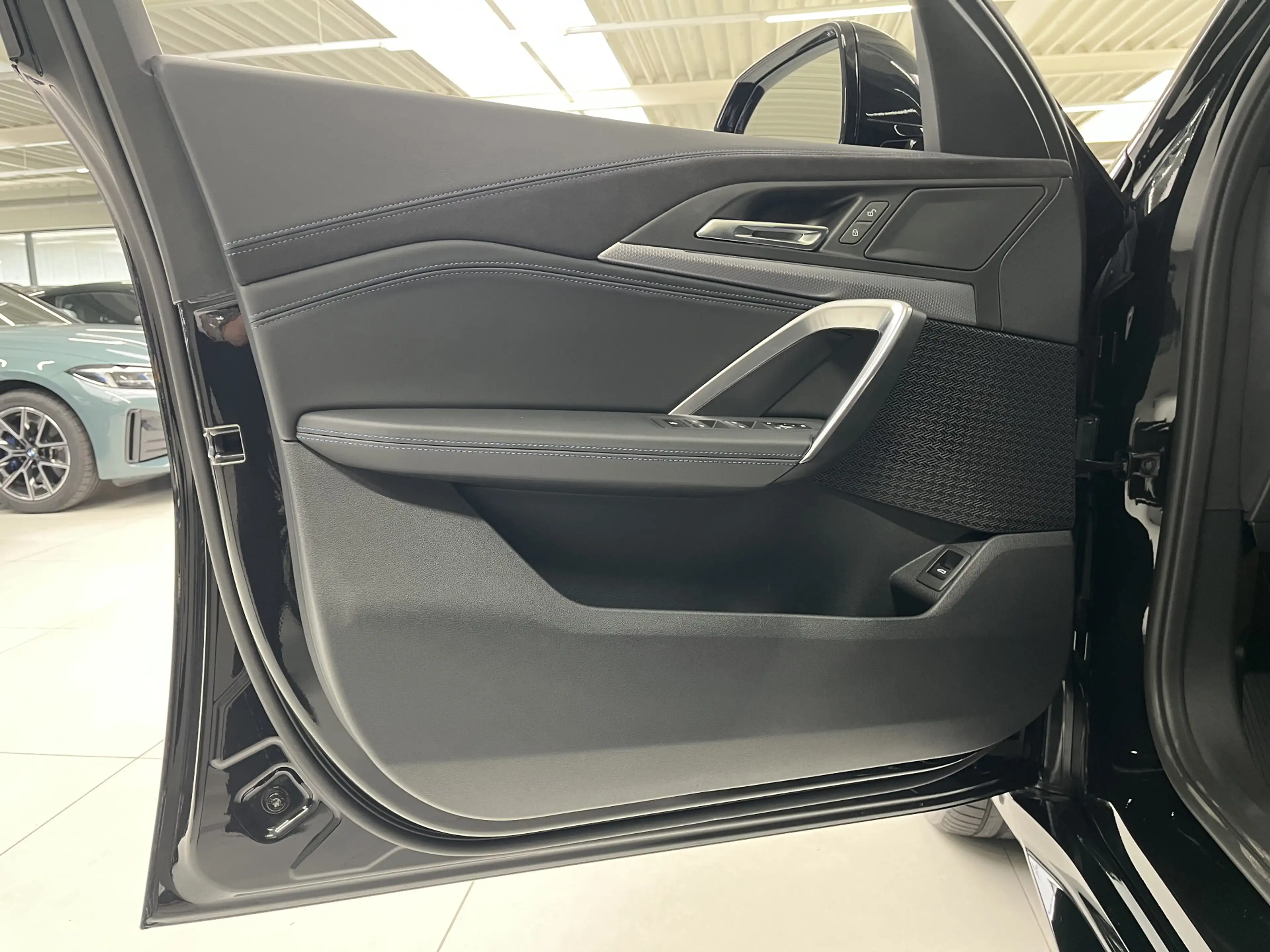 BMW iX2 eDrive20 67 kWh | 20" | M-Sport Pro | — photo 10