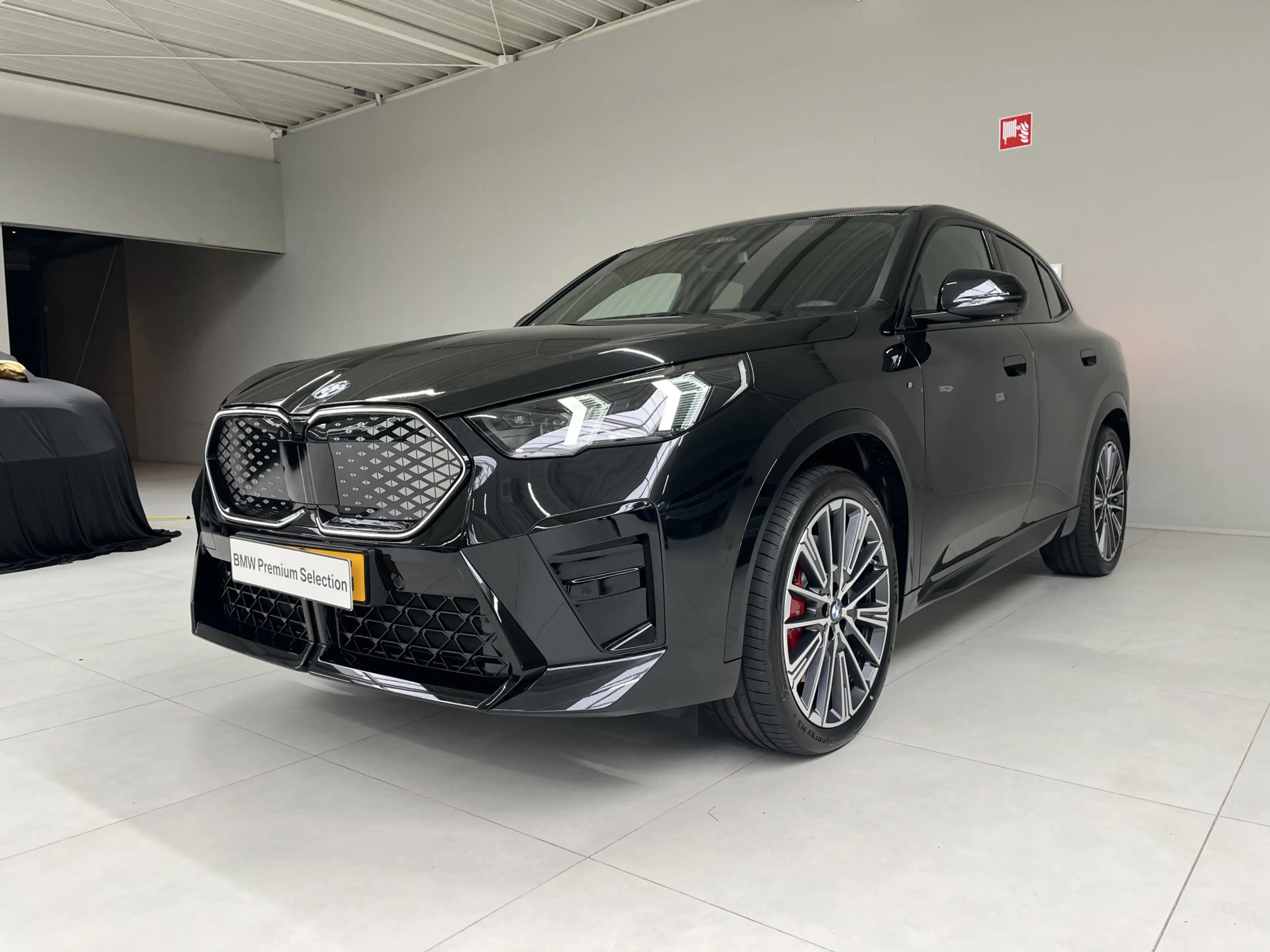 BMW iX2 eDrive20 67 kWh | 20" | M-Sport Pro | — photo 2