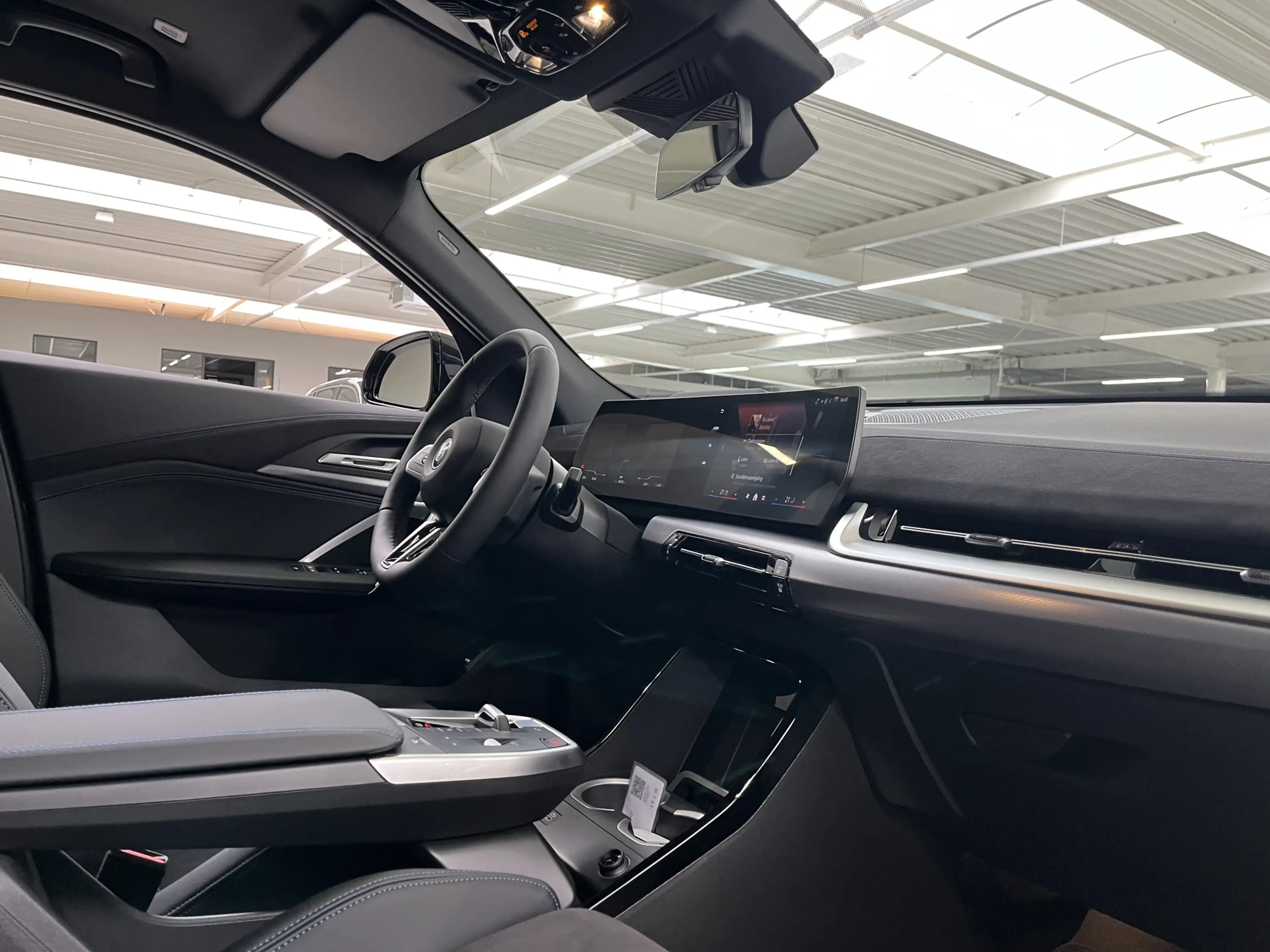 BMW iX2 eDrive20 67 kWh | 20" | M-Sport Pro | — photo 15