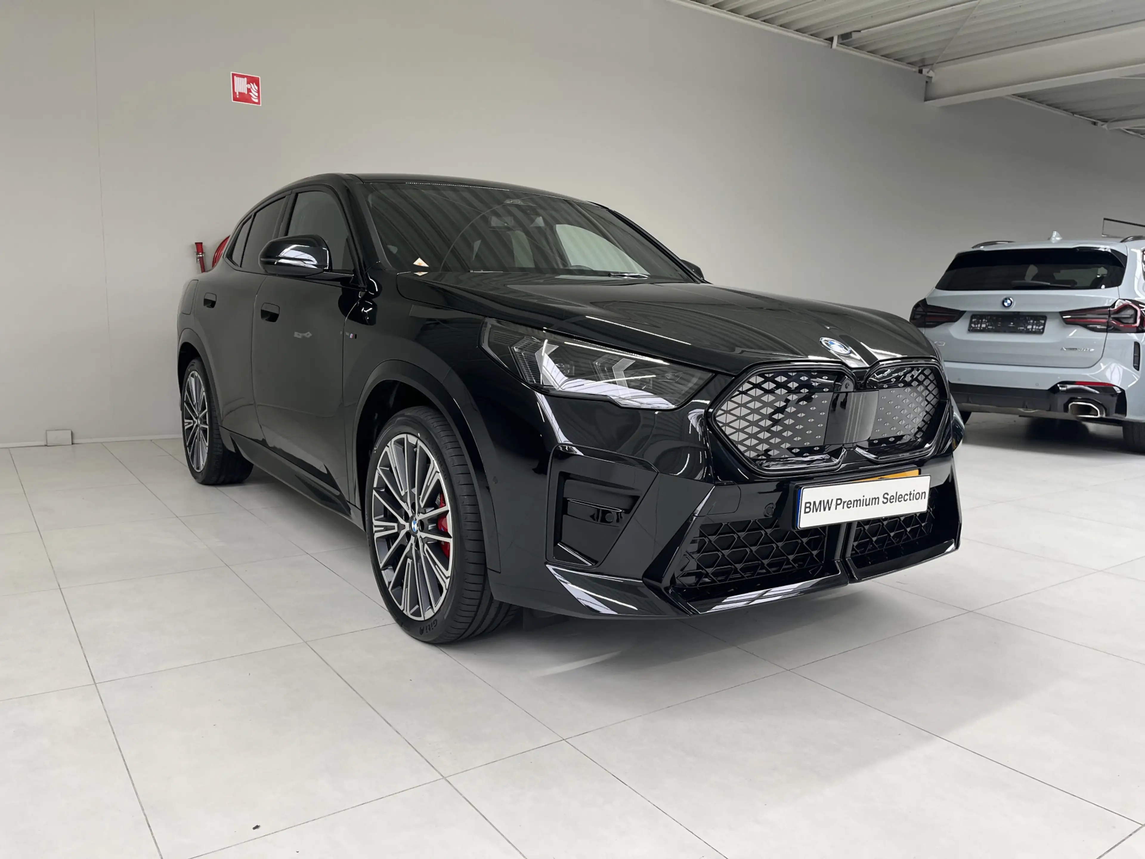 BMW iX2 eDrive20 67 kWh | 20" | M-Sport Pro | — photo 4