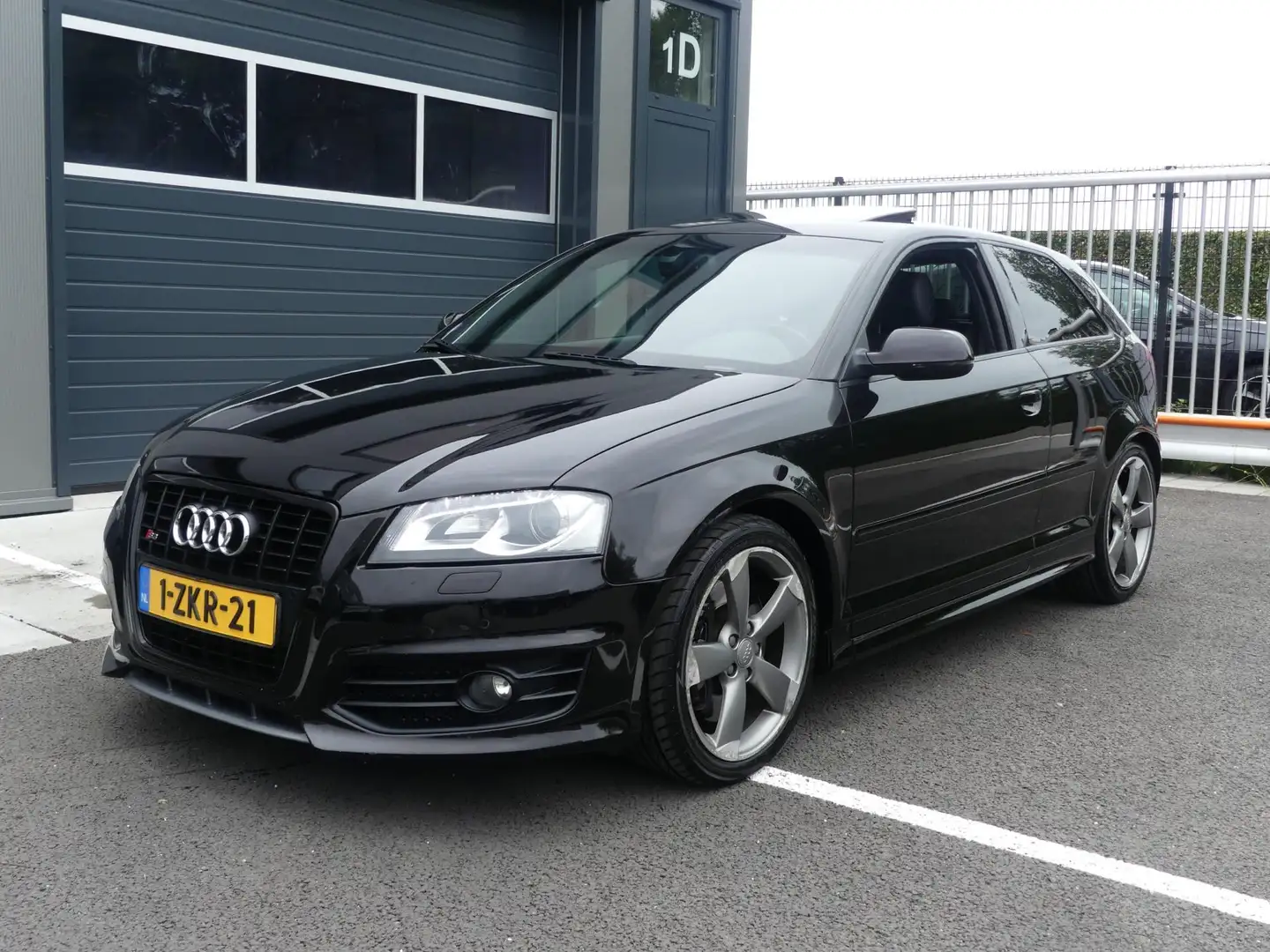 Audi A3 2.0 TFSI S3 quattro 3X S-Line Vol Leder Navigatie Zwart - 2