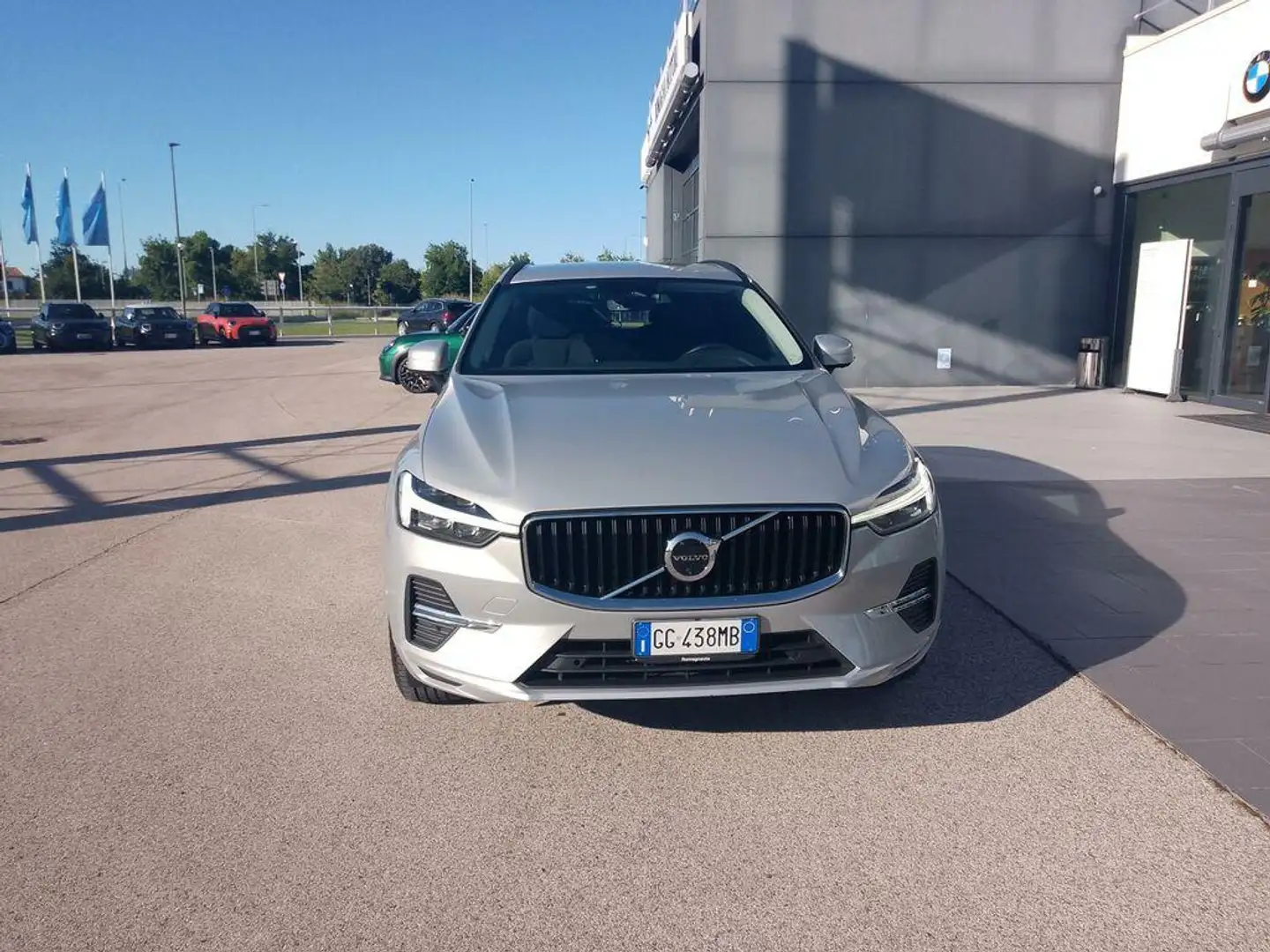 Volvo XC60 2.0 B4 Momentum awd auto Gris - 2