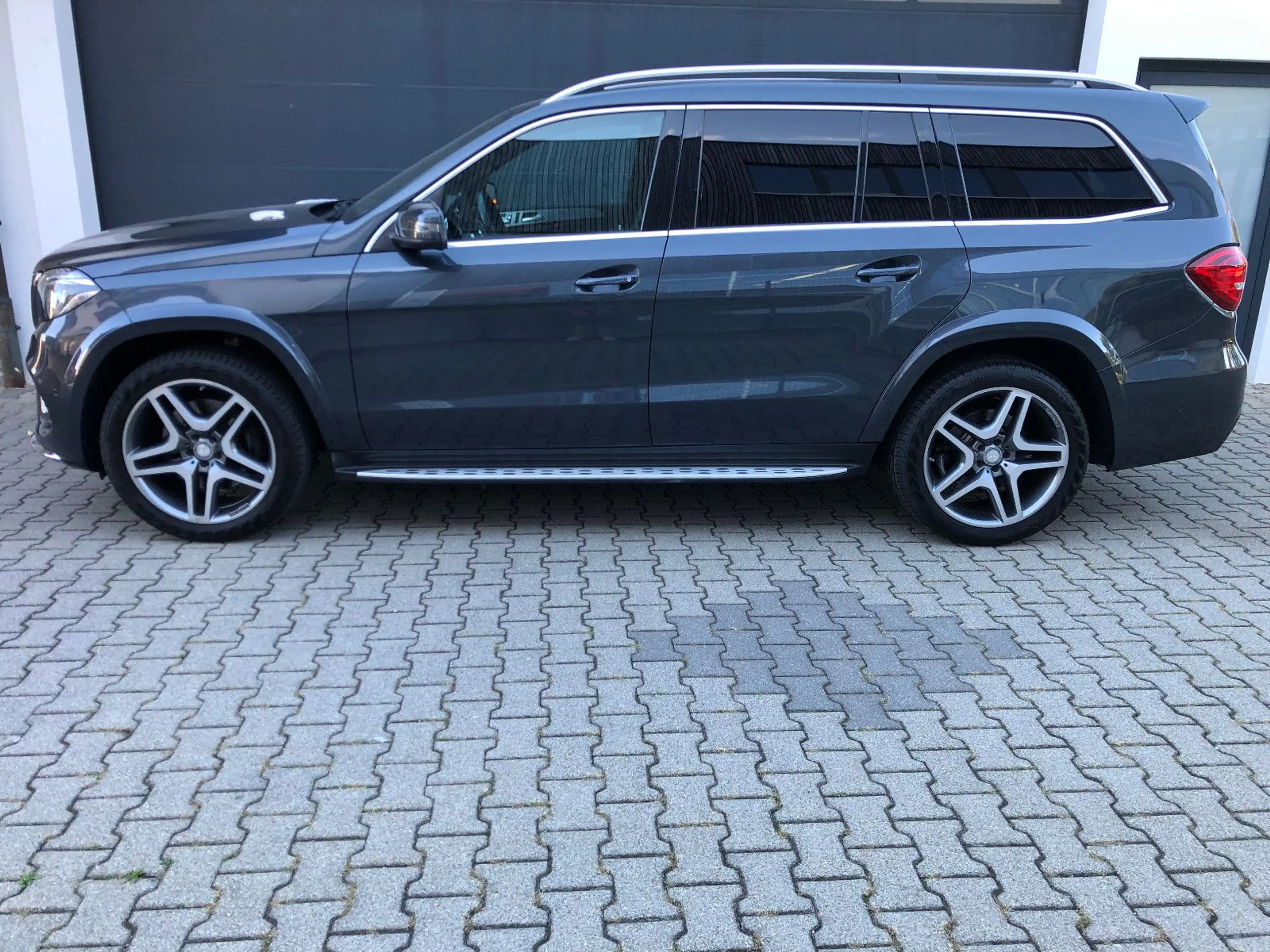 Mercedes-Benz GLS 350 d 4Matic AMG LED PANO 360° 7-Sitzer STHZ — photo 8