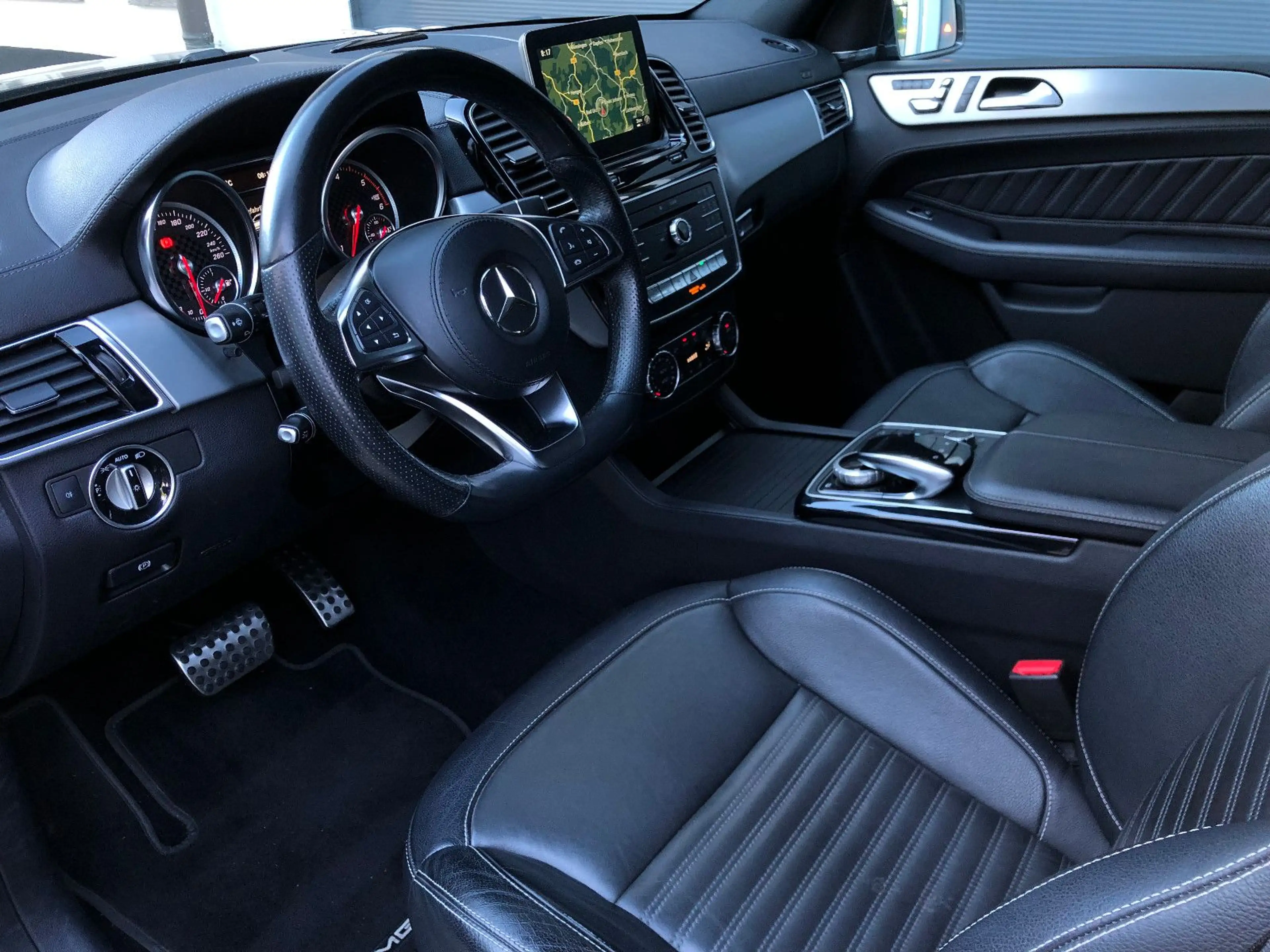 Mercedes-Benz GLS 350 d 4Matic AMG LED PANO 360° 7-Sitzer STHZ — photo 15