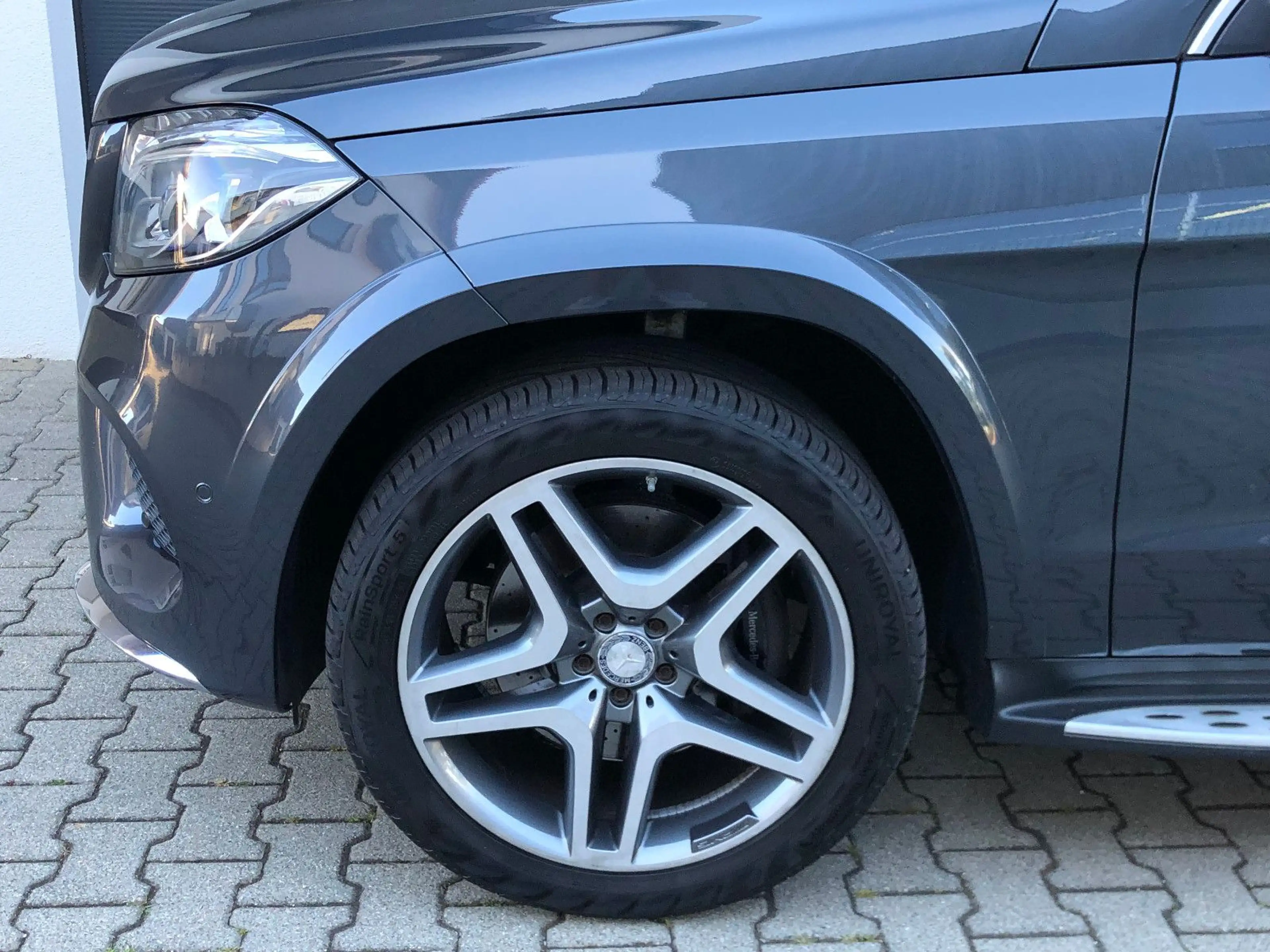 Mercedes-Benz GLS 350 d 4Matic AMG LED PANO 360° 7-Sitzer STHZ — photo 11