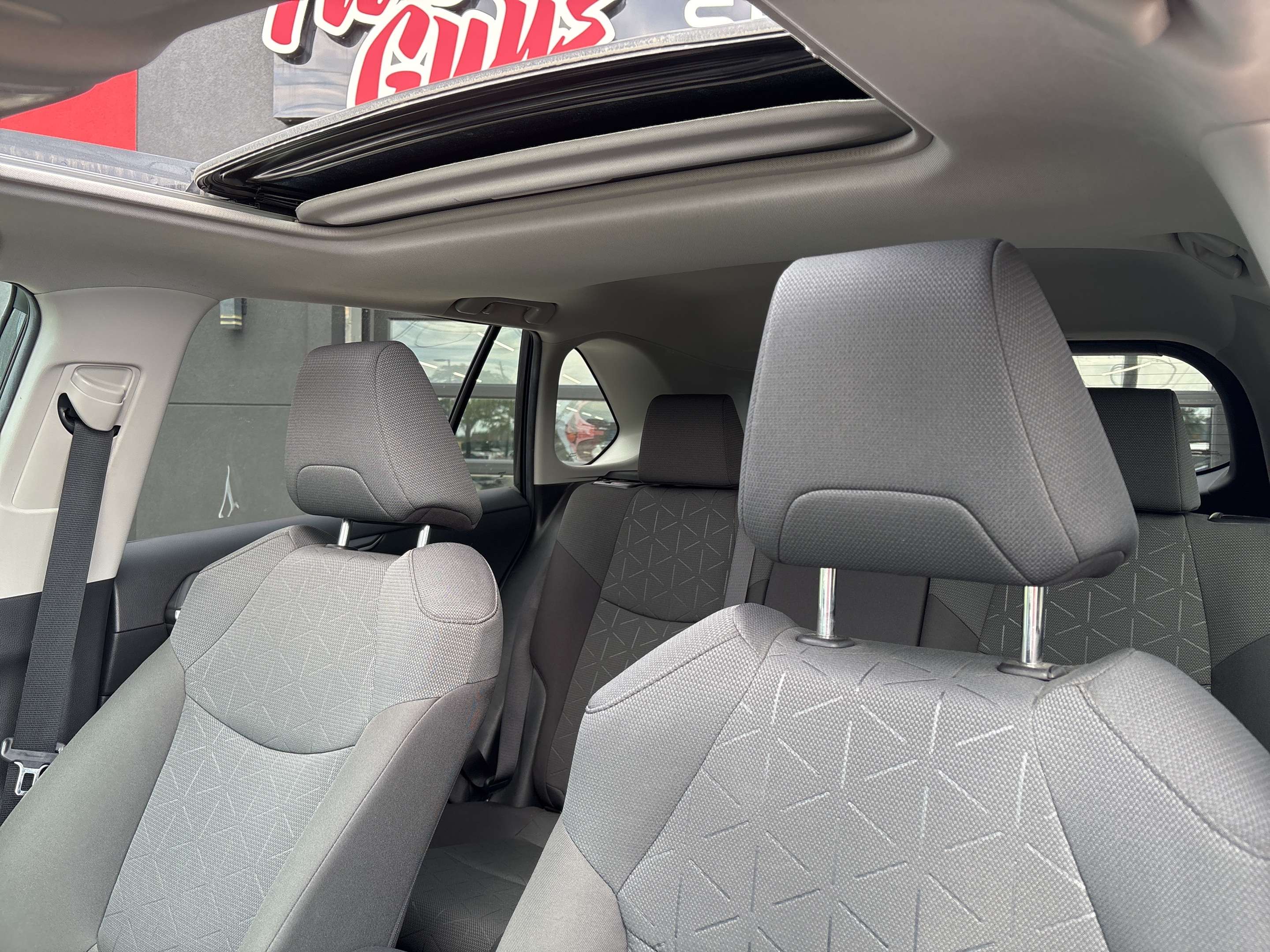 2022 Toyota RAV4 Hybrid XLE | AWD | Panoroof | Htd Cloth | New Tires | photo 2
