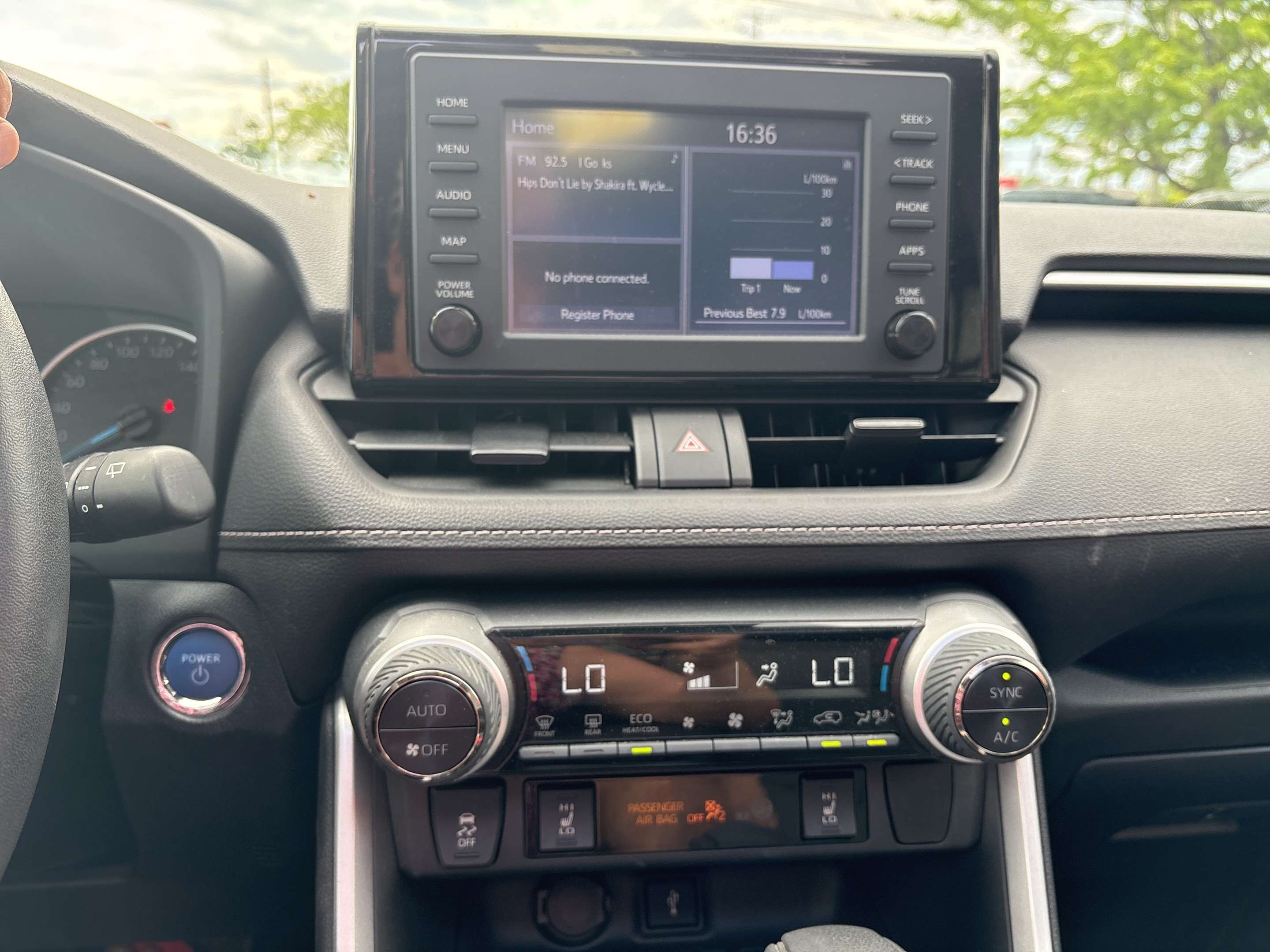 2022 Toyota RAV4 Hybrid XLE | AWD | Panoroof | Htd Cloth | New Tires | photo 4