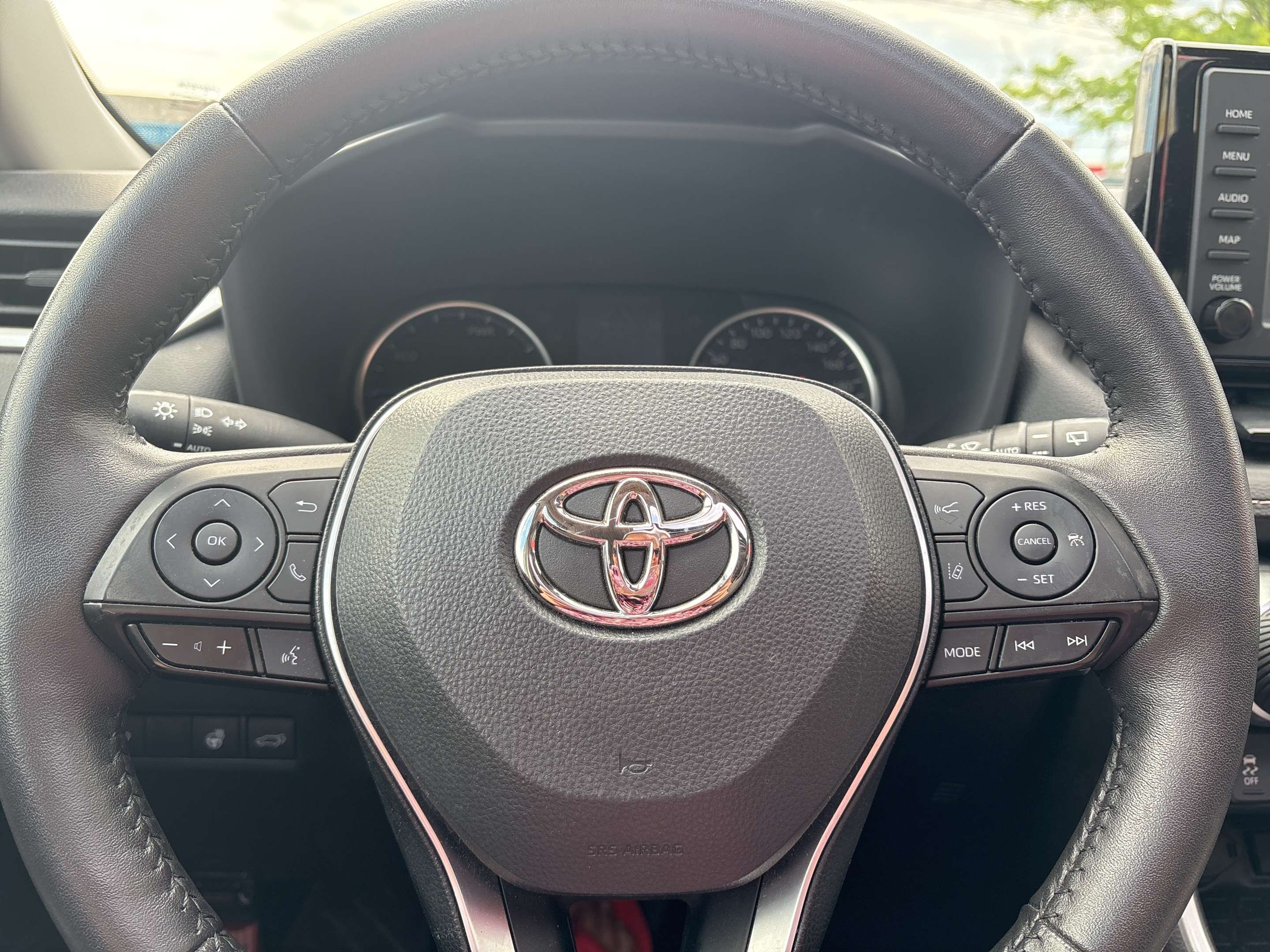 2022 Toyota RAV4 Hybrid XLE | AWD | Panoroof | Htd Cloth | New Tires | photo 3