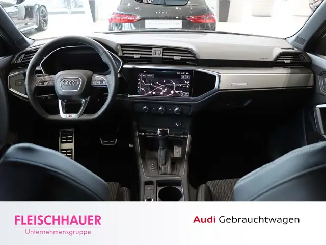Audi Q3 view 10