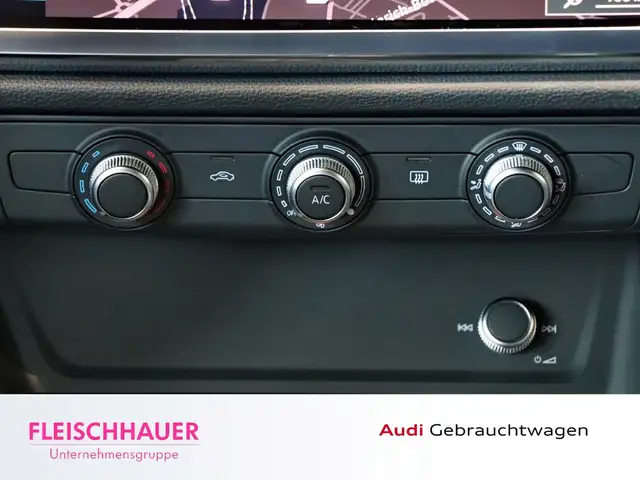 Audi Q3 view 13