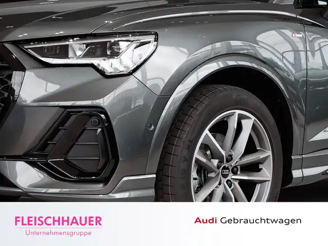 Audi Q3 view 6