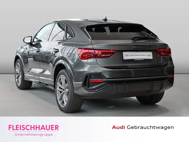 Audi Q3 view 3