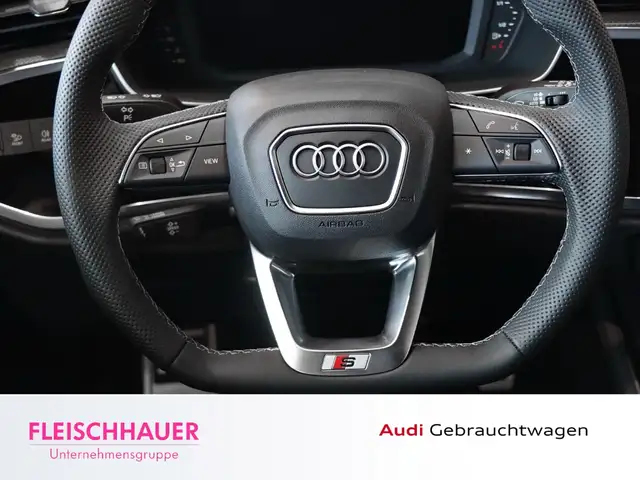 Audi Q3 view 11