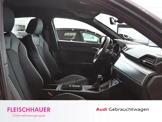 Audi Q3 view 7