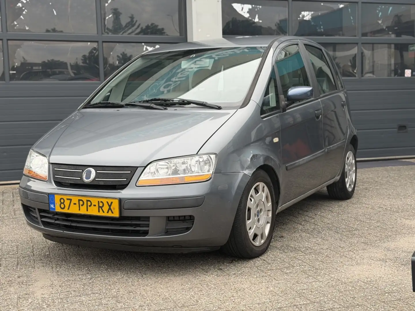 Fiat Idea 1.4-16V Dynamic Grau - 2