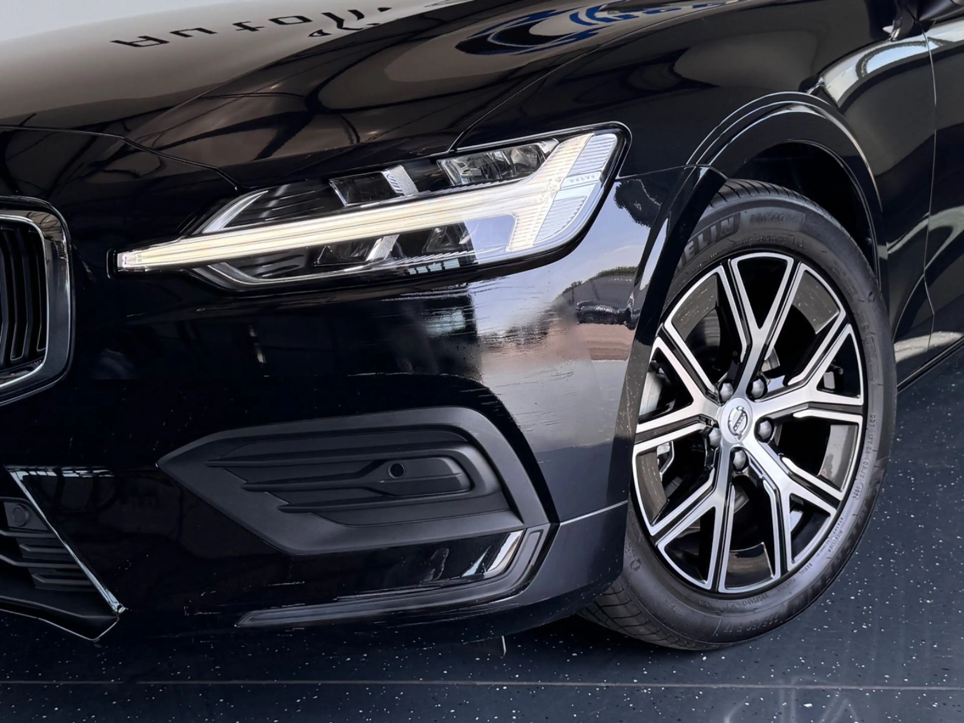 Volvo V60 B4 Kombi Core*DIGITAL*LED*SHZ*KAMERA*TOP* — photo 2