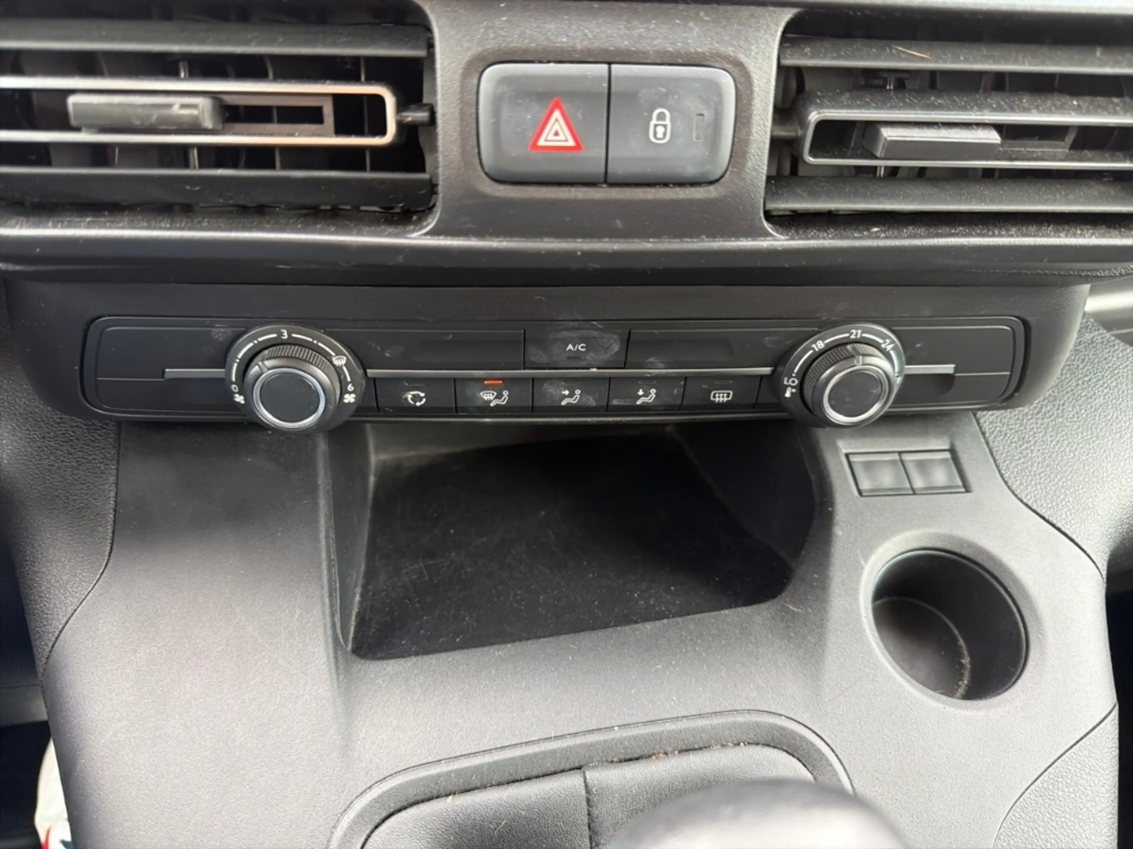 Opel Combo Life E Edition AHK Navi Apple CarPlay Android Auto Musi — photo 19