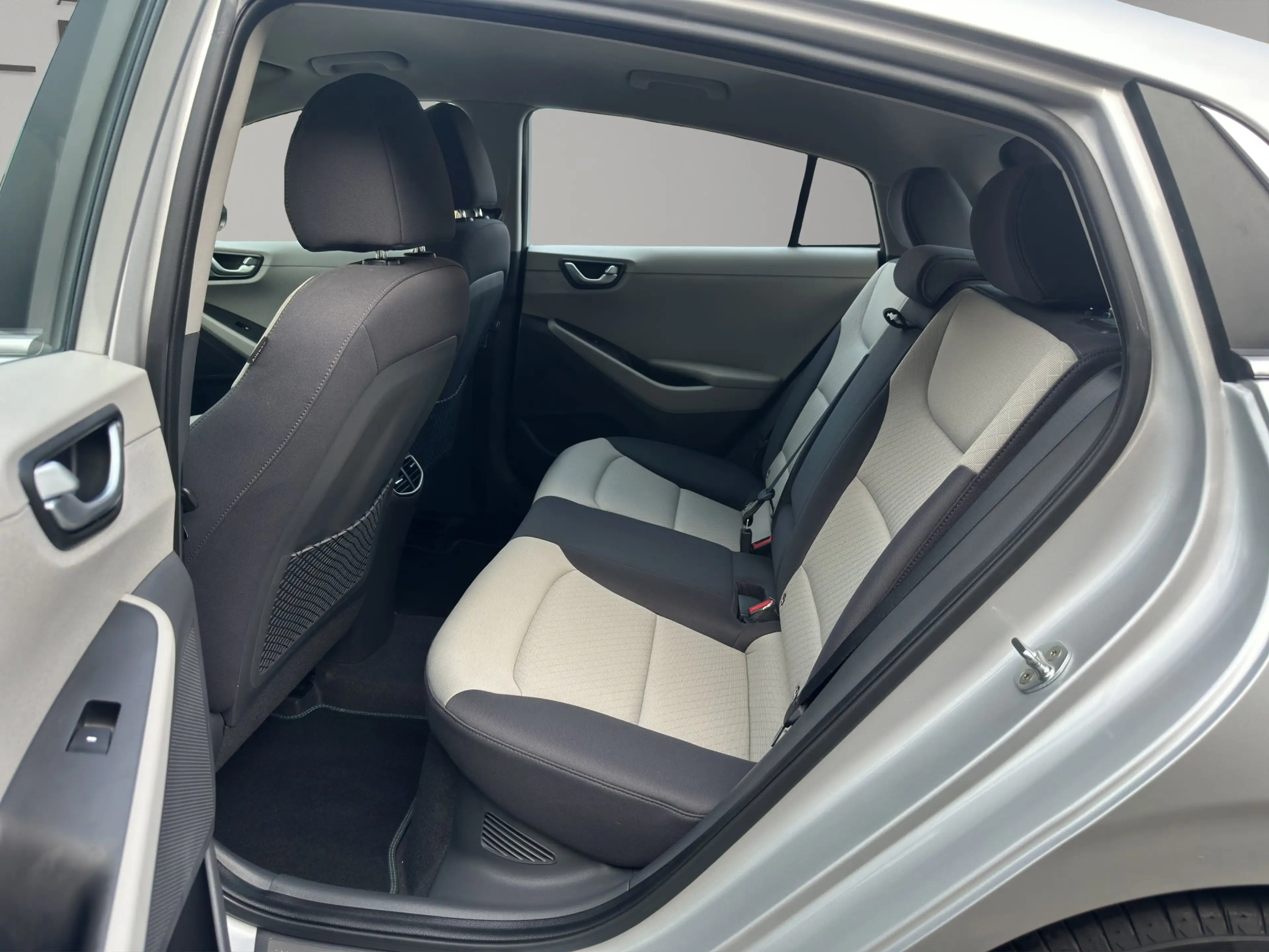 Hyundai IONIQ 1.6 GDI HYBRID HEV STYLE + WINTERRÄDER - NAVI — photo 13