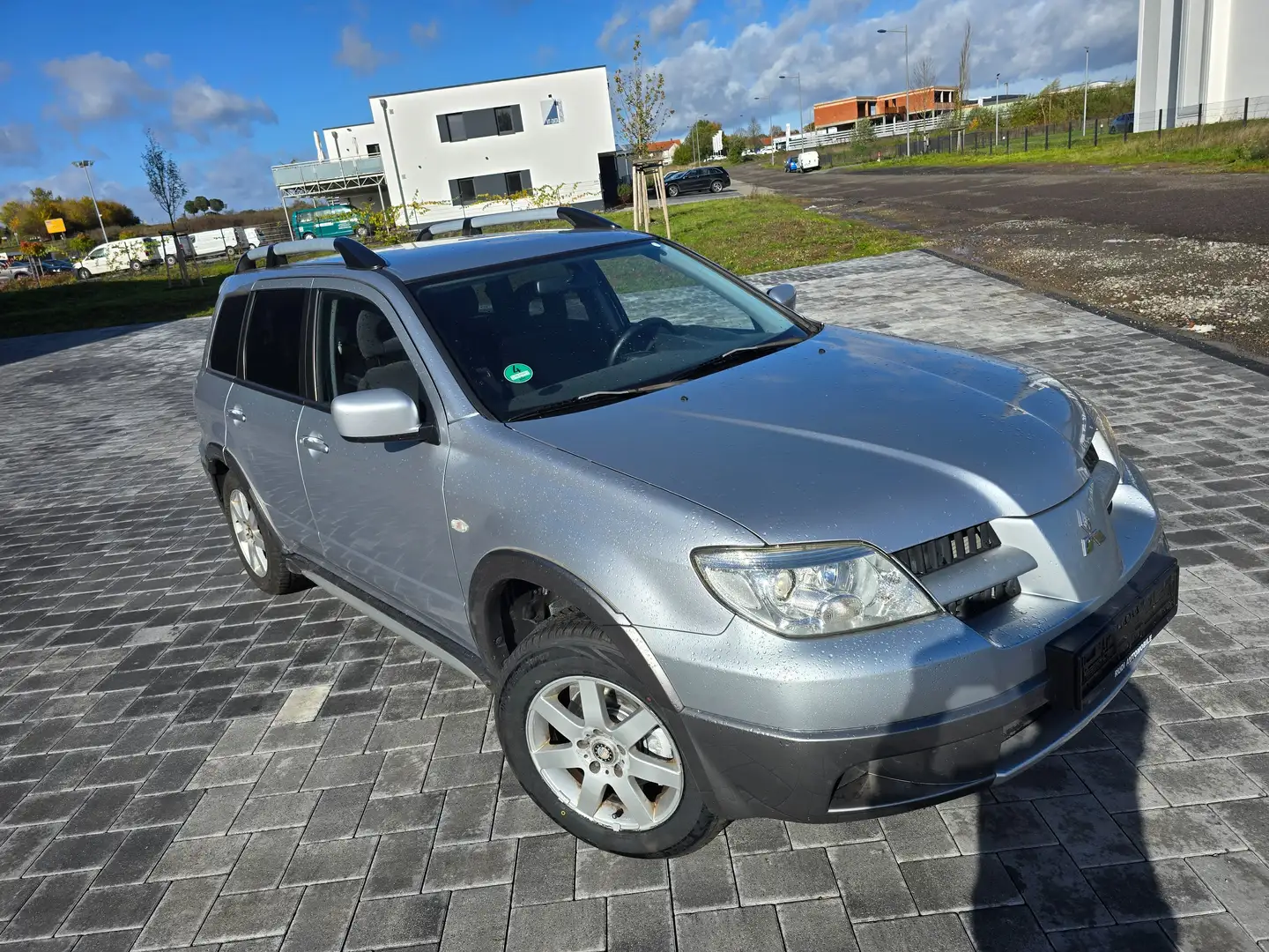 Mitsubishi Outlander 2.4 Sport Silber - 1