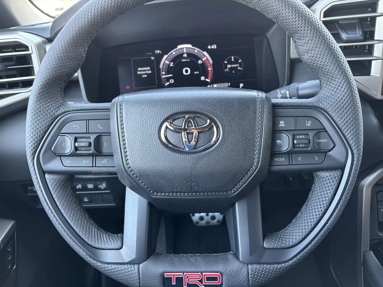 Toyota Tundra снимка Toyota Tundra