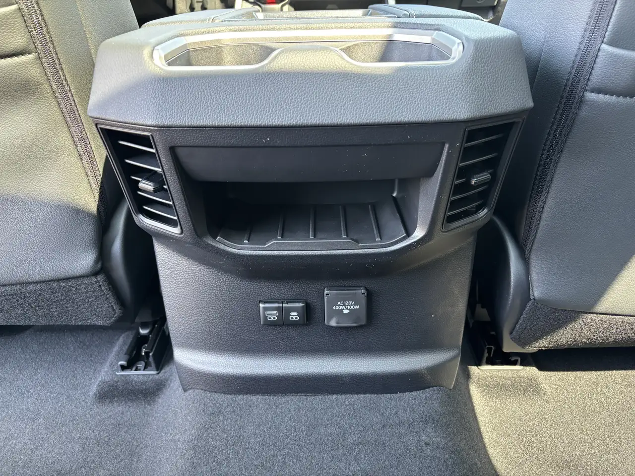 Toyota Tundra снимка Toyota Tundra