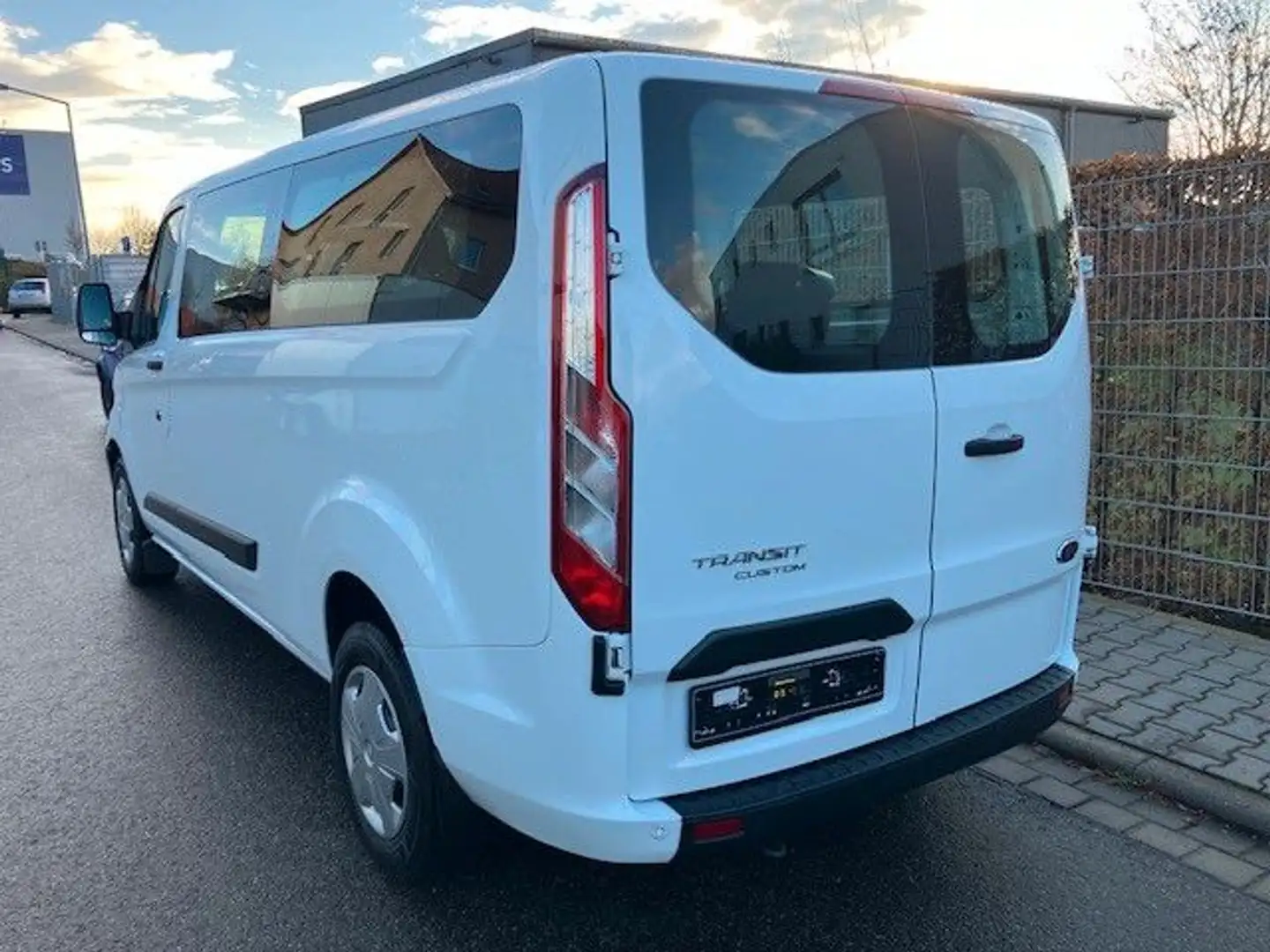 Ford Transit Custom 2.0 TDCI 9-Sitzer L2 "1.Hand" Weiß - 2
