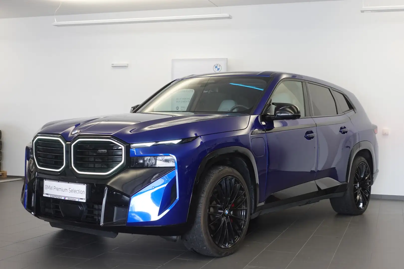 BMW XM 50e G09 Blau - 1