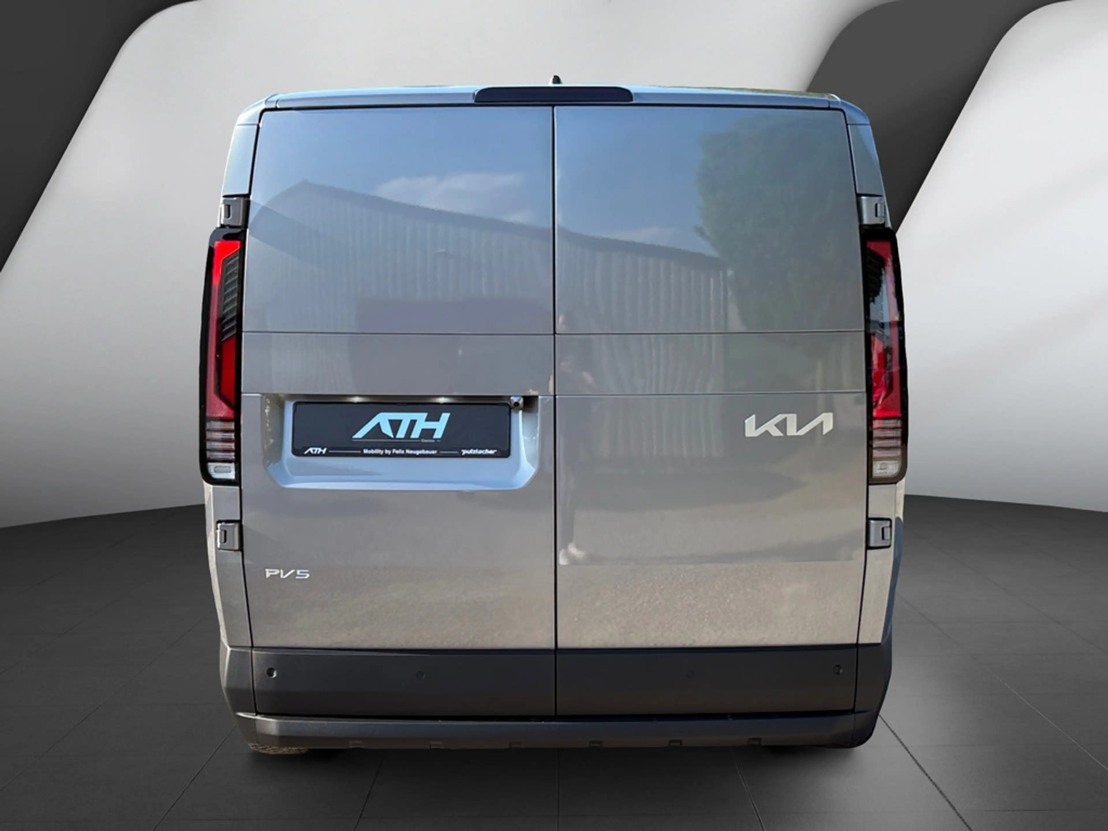 Kia PV5 Cargo L2H1 4T ELITE 71.2 WP CT — photo 3