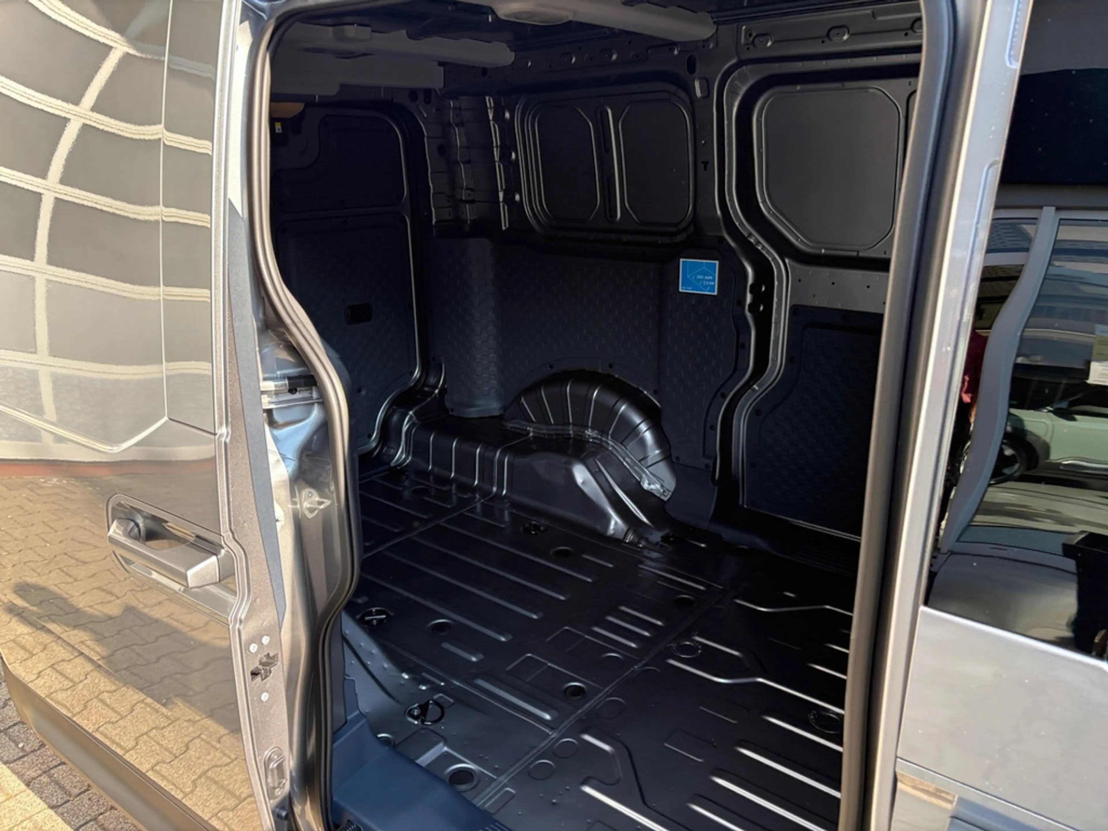 Kia PV5 Cargo L2H1 4T ELITE 71.2 WP CT — photo 11