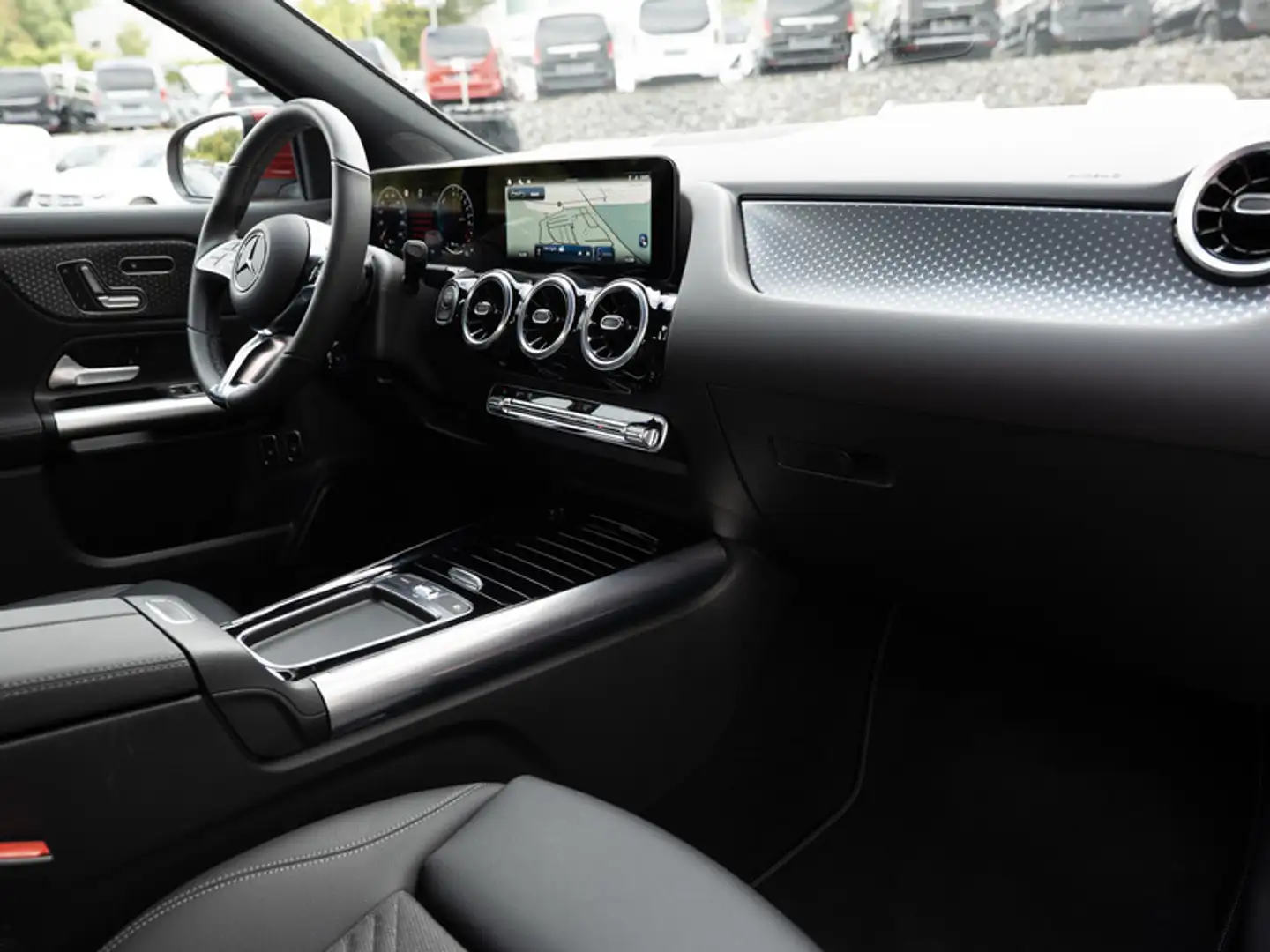 Mercedes-Benz GLA 250 e Progressive/LED/Cam/AHK/Totw/Memo/18' Rot - 2