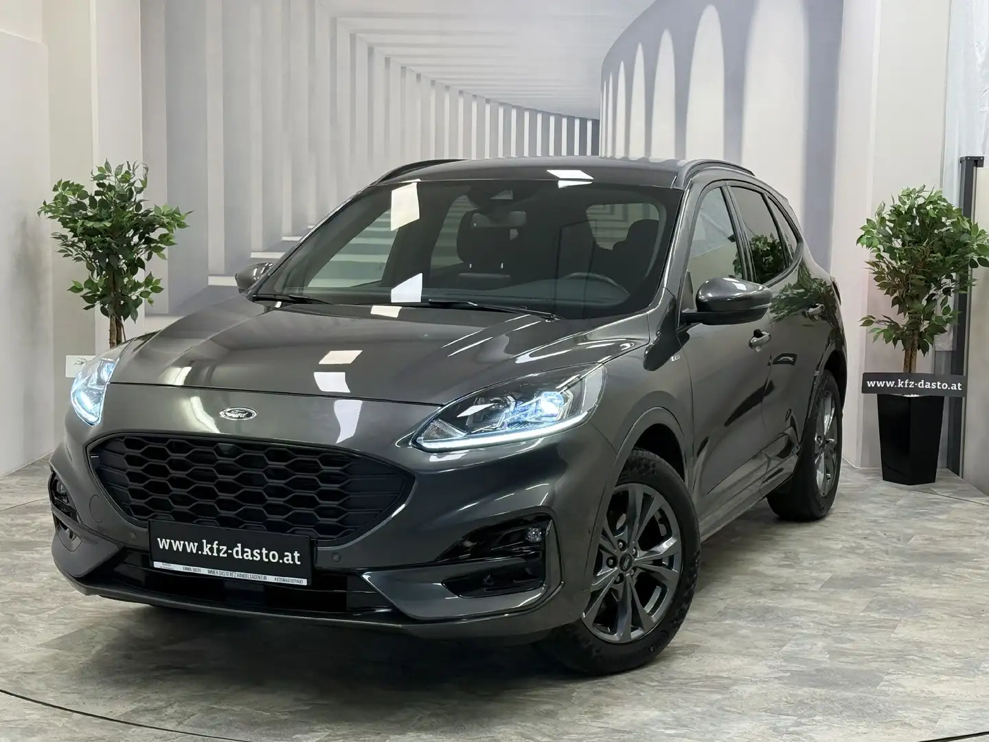 Ford Kuga ST-LINE__4WD__ Grau - 1