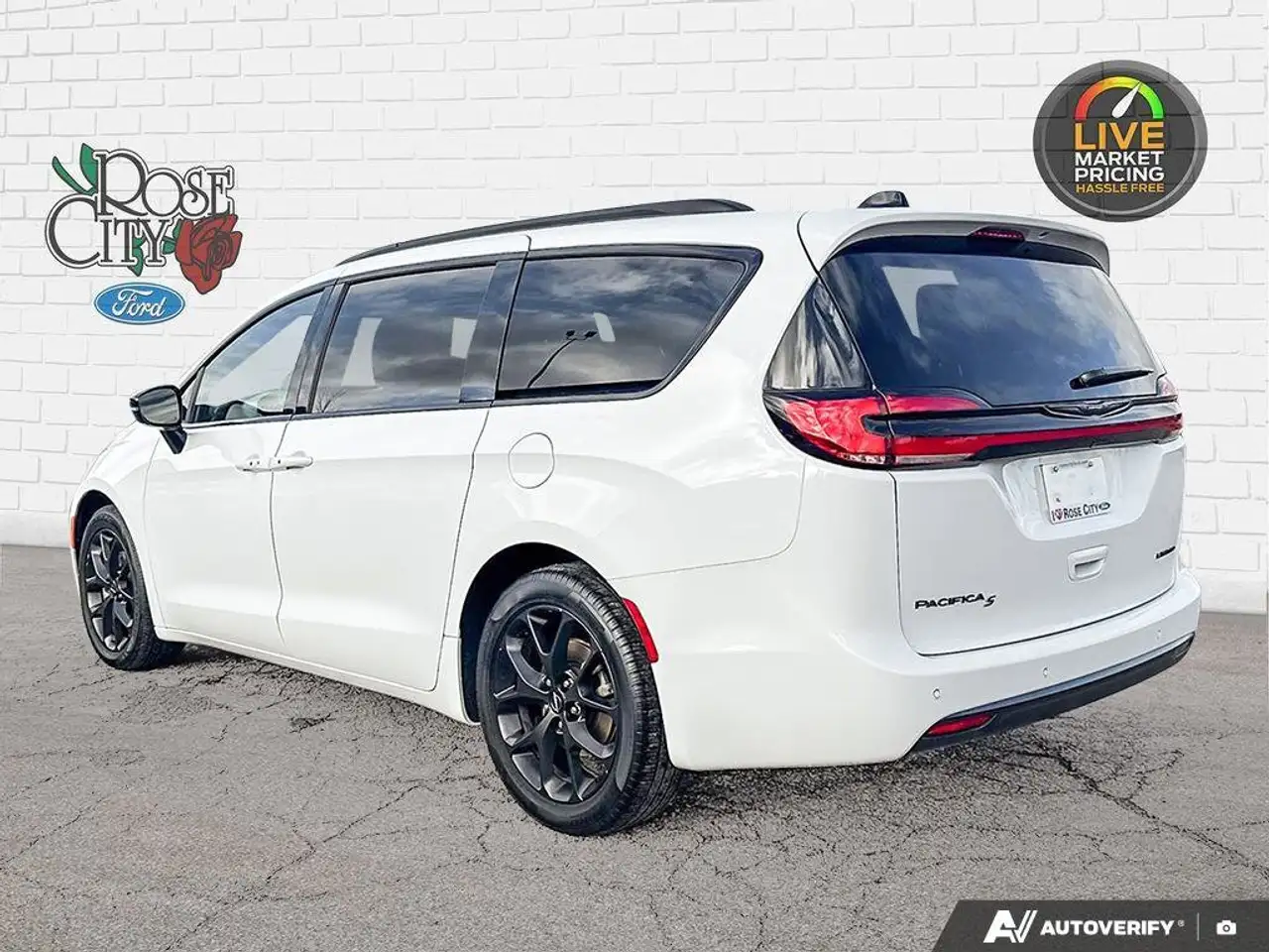 Chrysler Pacifica снимка Chrysler Pacifica