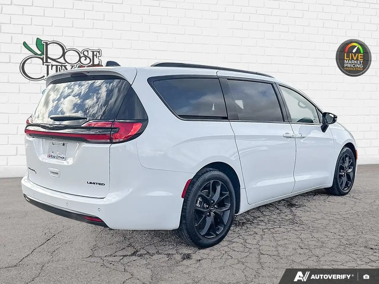 Chrysler Pacifica снимка Chrysler Pacifica