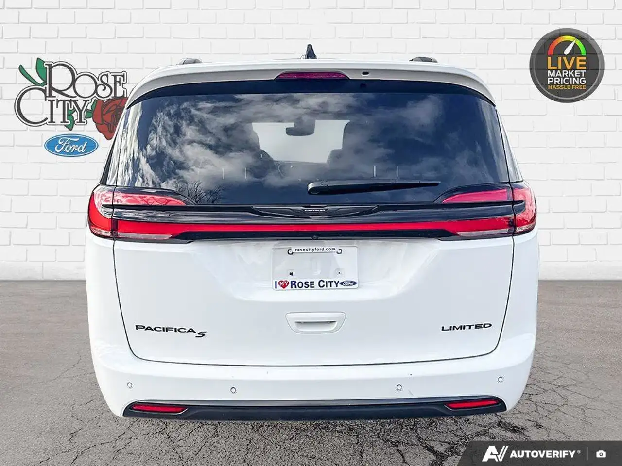 Chrysler Pacifica снимка Chrysler Pacifica
