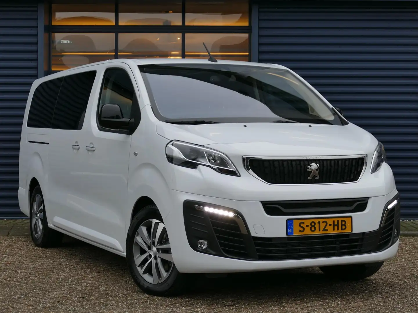 Peugeot Traveller e-Traveller 75 kWh Business Long VIP | 8-persoons White - 2