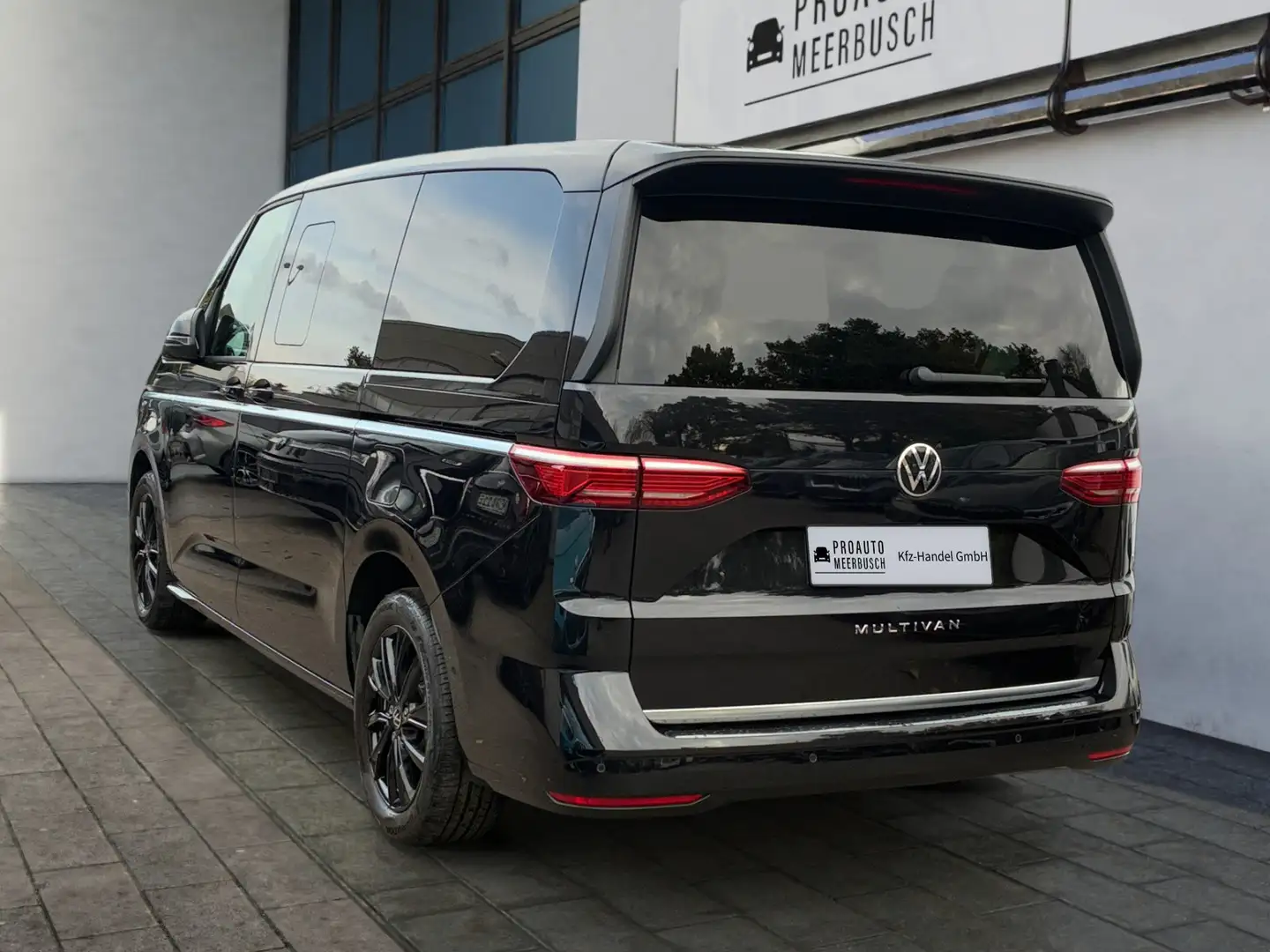 Volkswagen T7 Multivan Style lang AHK/ACC/EASYOPEN/CARPLAY Schwarz - 2