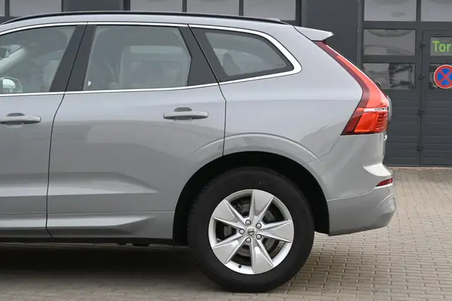Volvo XC60 view 4
